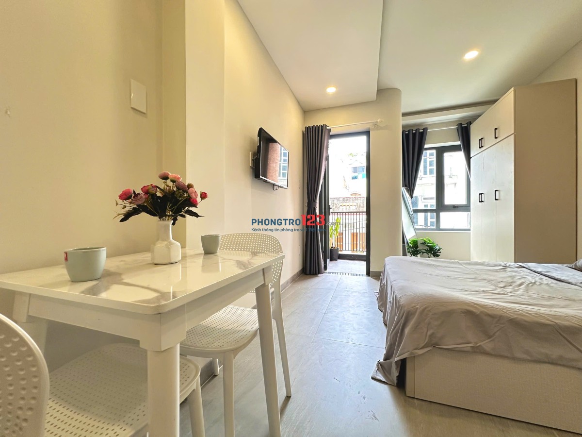 STUDIO BAN CÔNG – FULL NEW – MÁY GIẶT RIÊNG. 486 Phan Xích Long – Phú Nhuận (vị trí trung tâm)