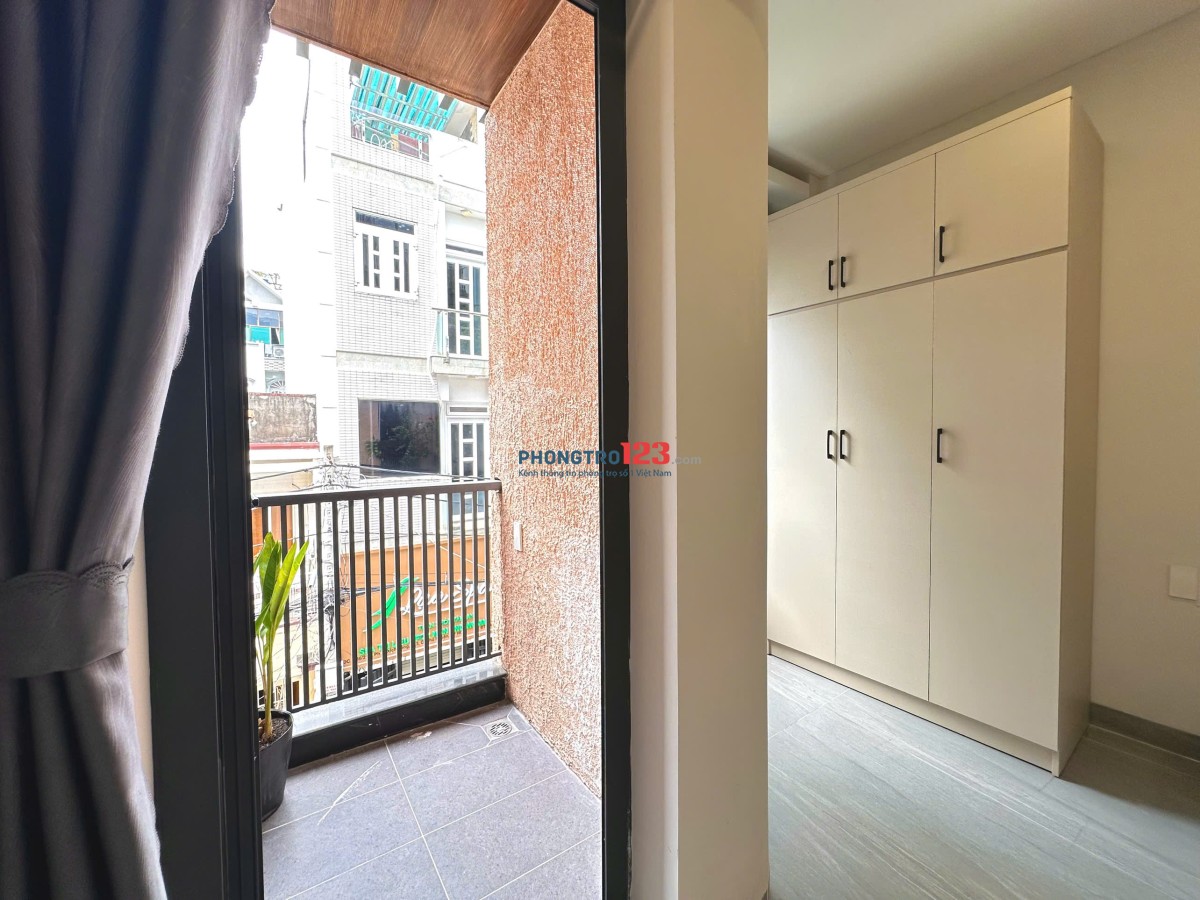 STUDIO BAN CÔNG – FULL NEW – MÁY GIẶT RIÊNG. 486 Phan Xích Long – Phú Nhuận (vị trí trung tâm)