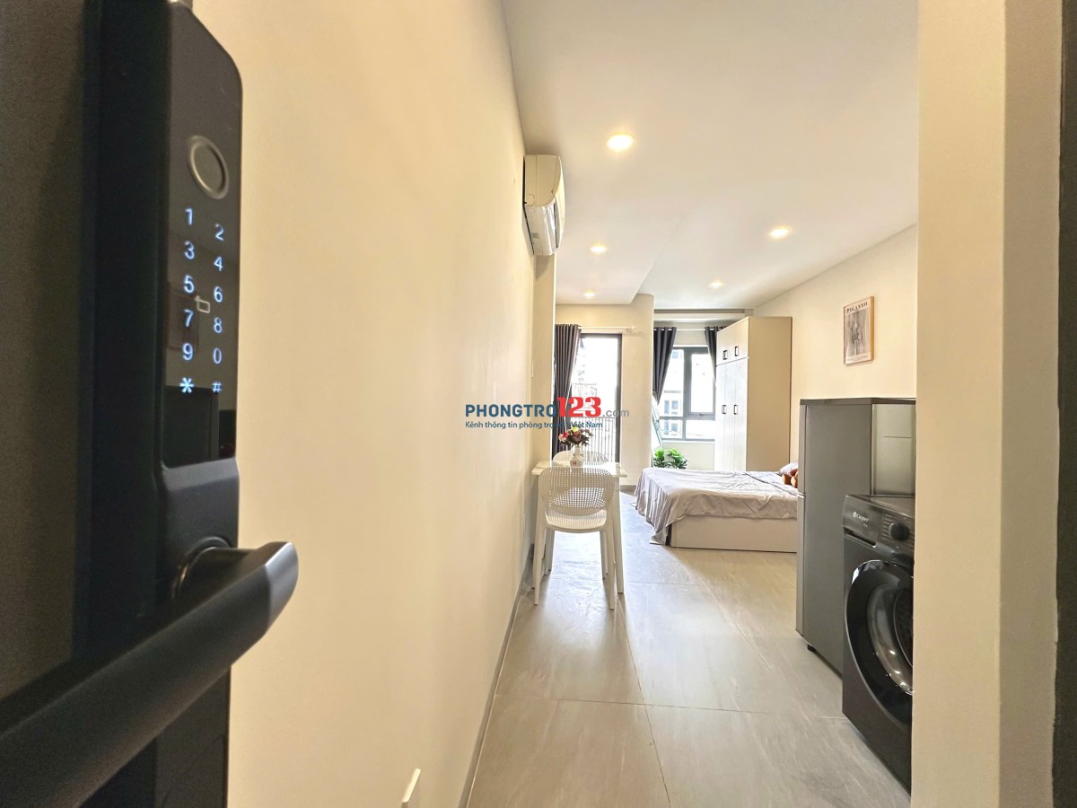STUDIO BAN CÔNG – FULL NEW – MÁY GIẶT RIÊNG. 486 Phan Xích Long – Phú Nhuận (vị trí trung tâm)