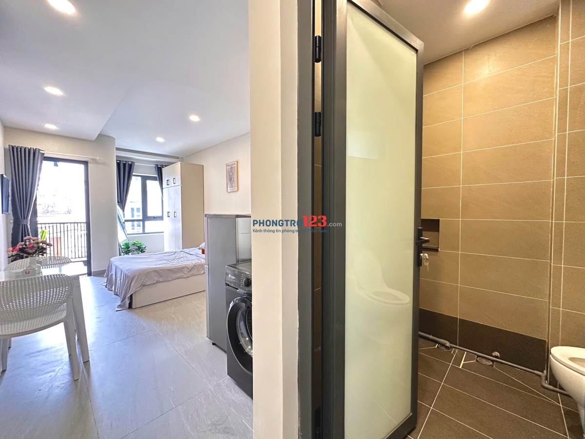 STUDIO BAN CÔNG – FULL NEW – MÁY GIẶT RIÊNG. 486 Phan Xích Long – Phú Nhuận (vị trí trung tâm)