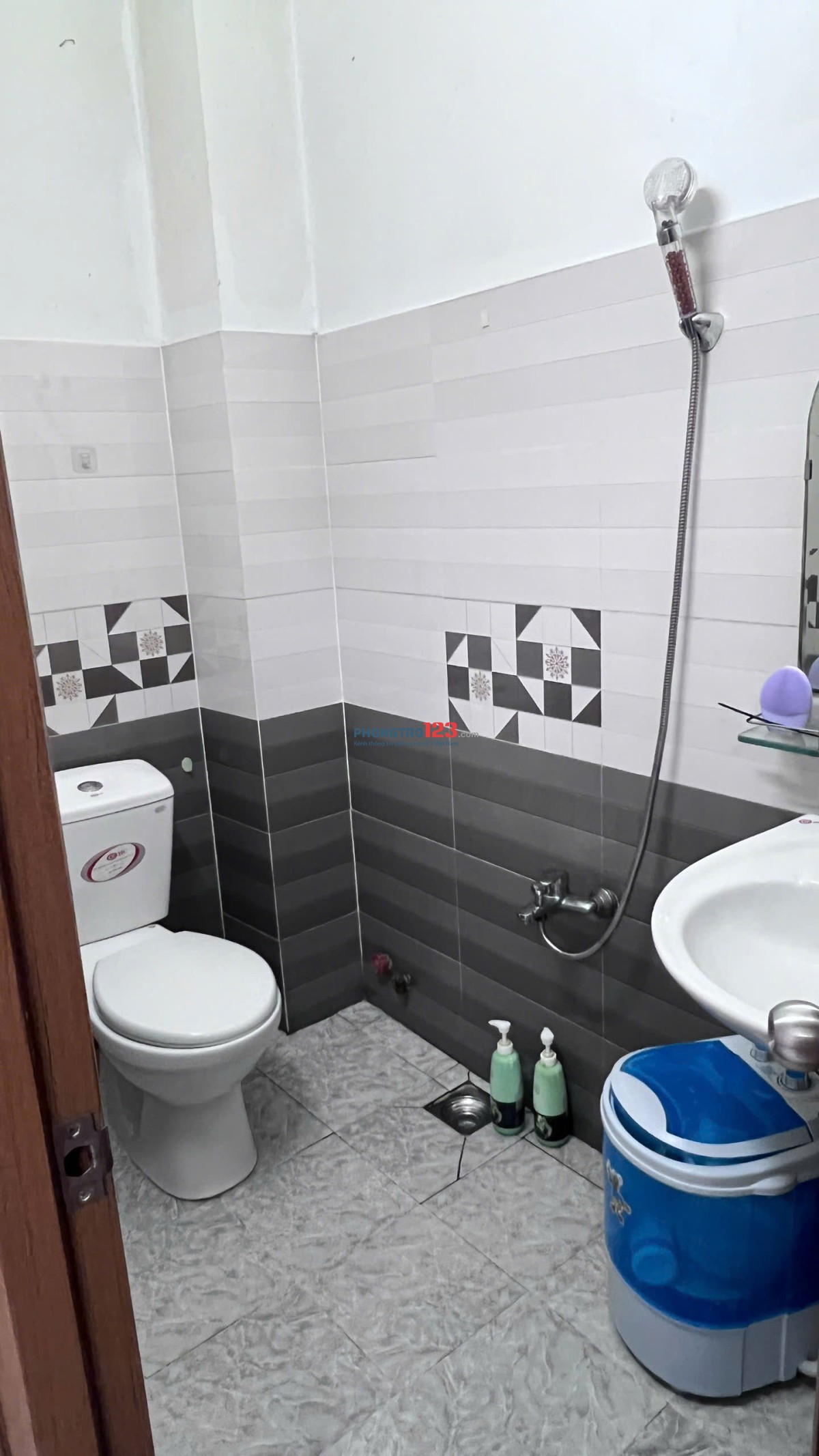 Pass phòng trống trong nhà nguyên căn