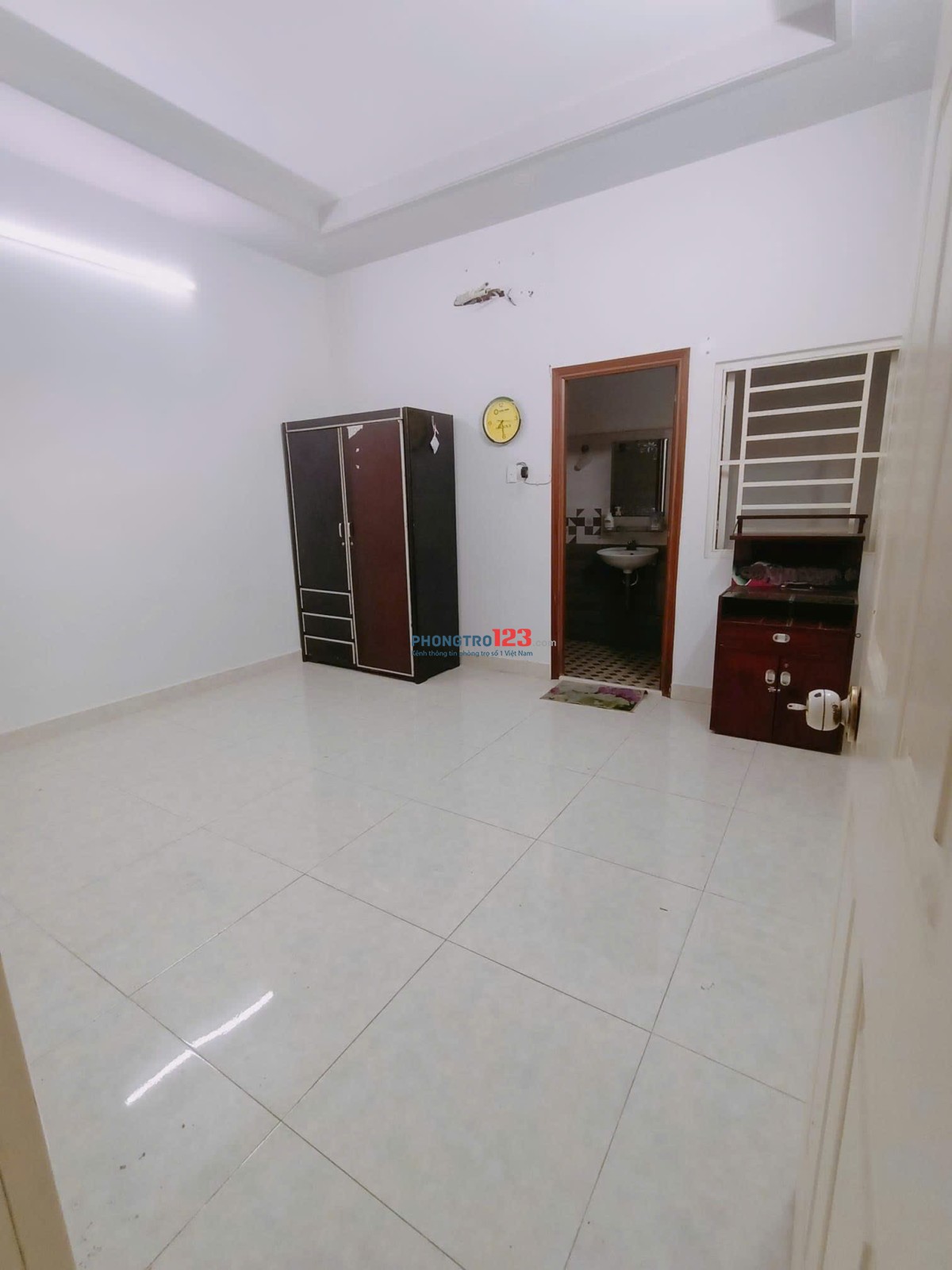 Pass phòng trống trong nhà nguyên căn