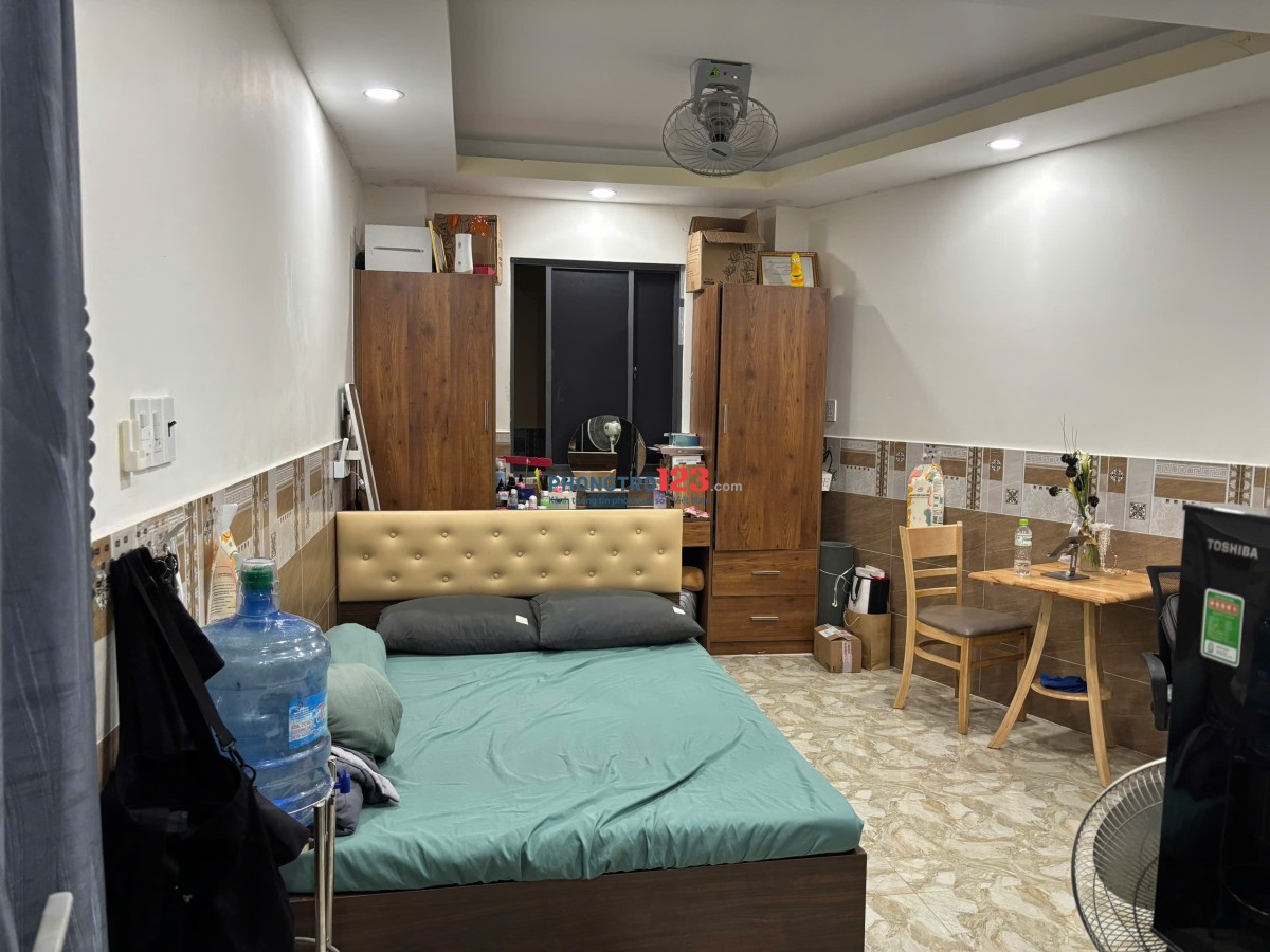 Tìm 2 nữ ở ghép, vô ở ngay tại Quận 3 (Hiện đã có 1 nữ)