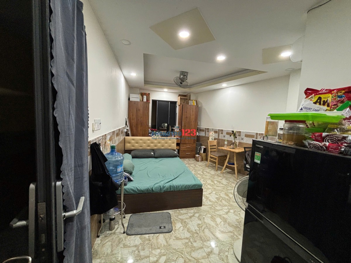 Tìm 2 nữ ở ghép, vô ở ngay tại Quận 3 (Hiện đã có 1 nữ)