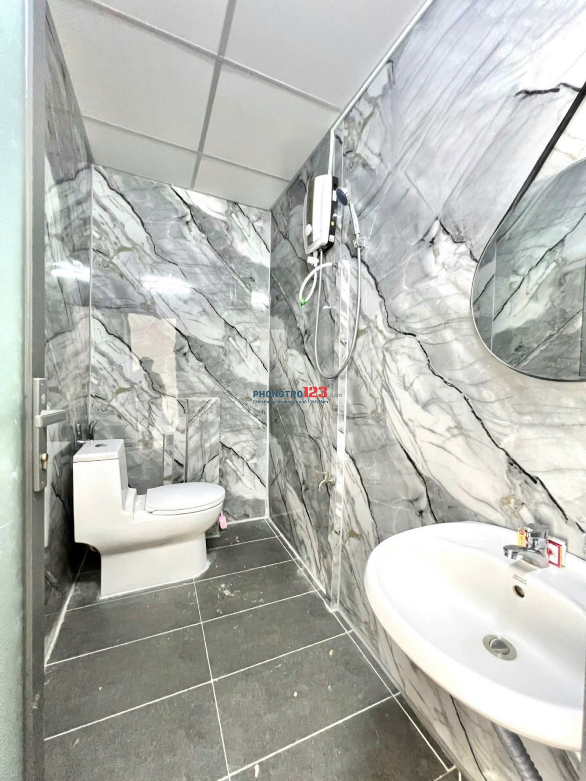 NGAY NGÃ 4 HÀNG XANH, ĐH HUTECH PHÒNG BAN CÔNG 30m2 FULL TIỆN NGHI