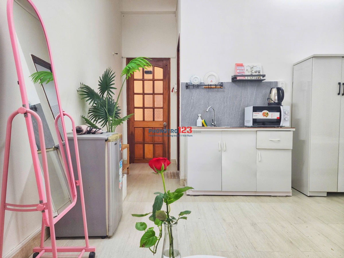 Phòng cho thuê gần chợ Tân Định đường Trần Nhật Duật full nội thất thuận tiện vào Hai Bà Trưng Q3