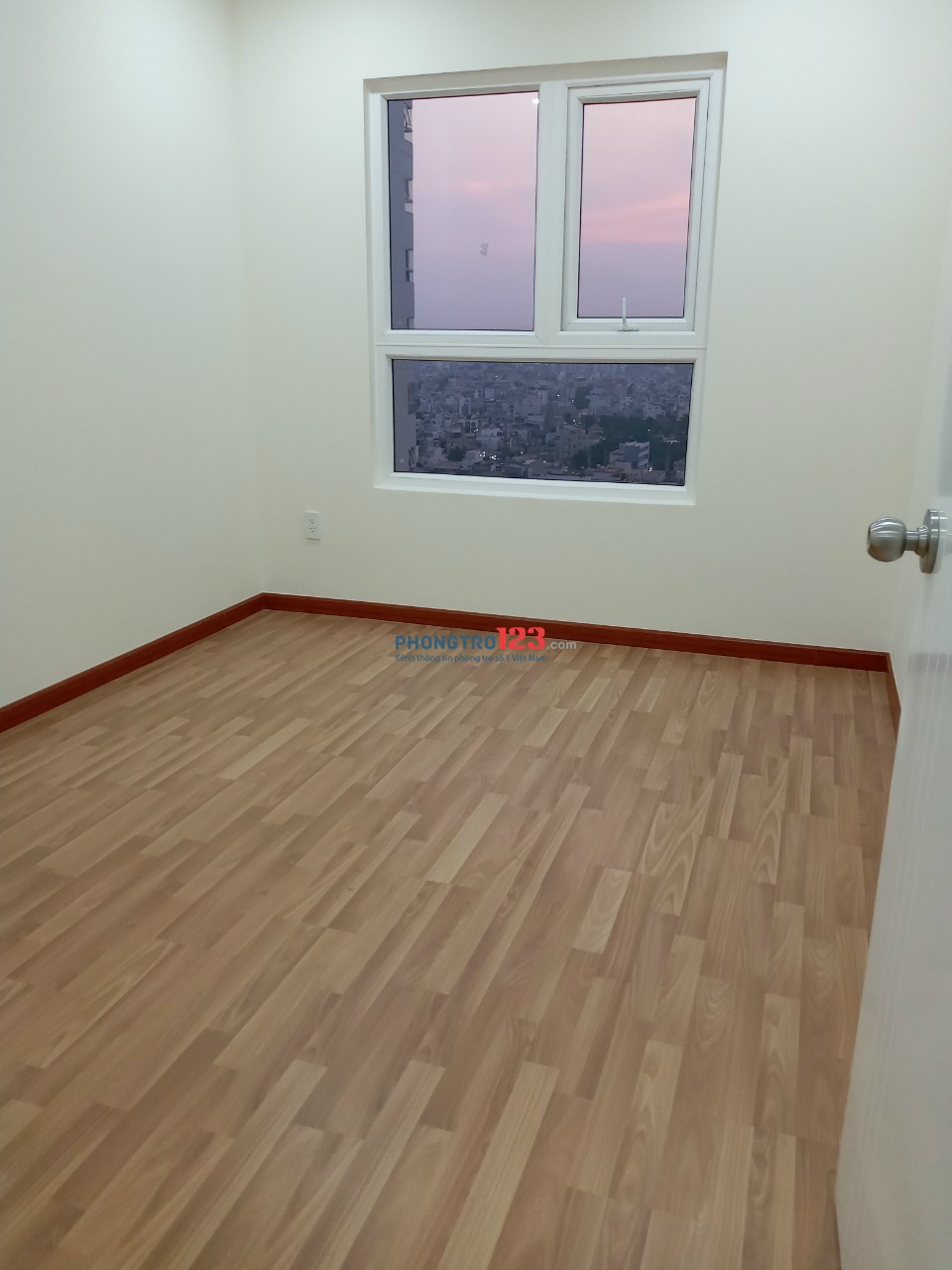 Cho thuê căn hộ Diamond Riverside diện tích 74m, 2pn, 2wc giá 8tr