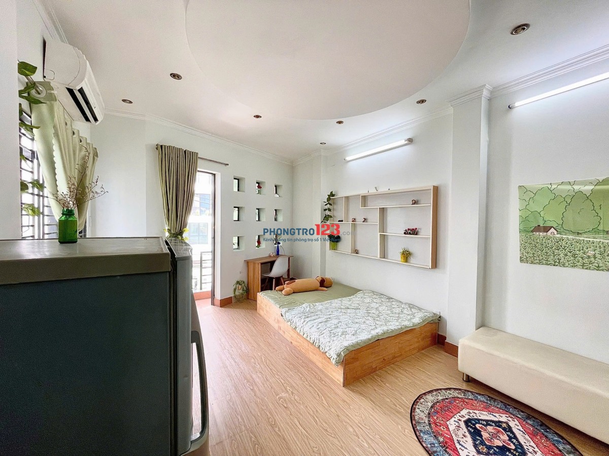 Cho thuê căn hộ giá 7tr3, có ban công cửa sổ và sân chơi lớn, rộng 35m2