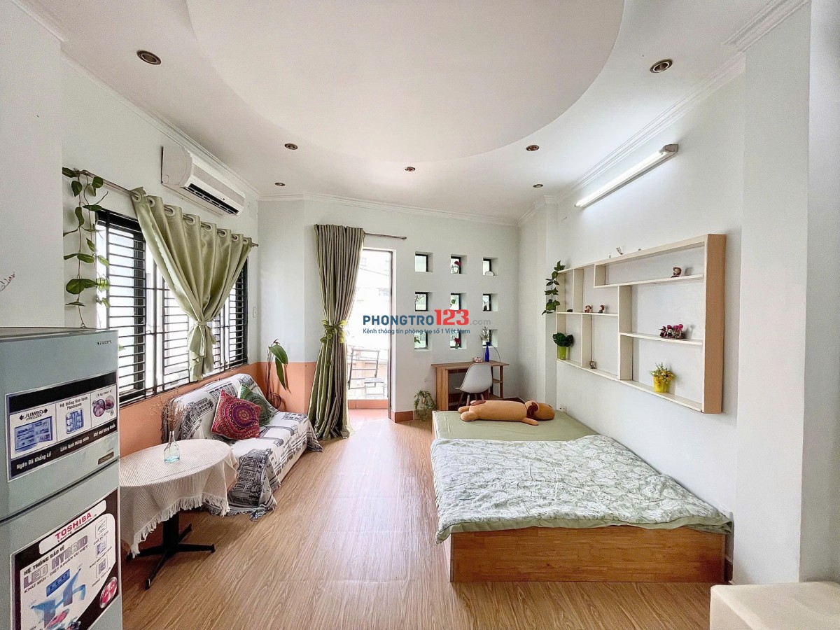 Cho thuê căn hộ giá 7tr3, có ban công cửa sổ và sân chơi lớn, rộng 35m2