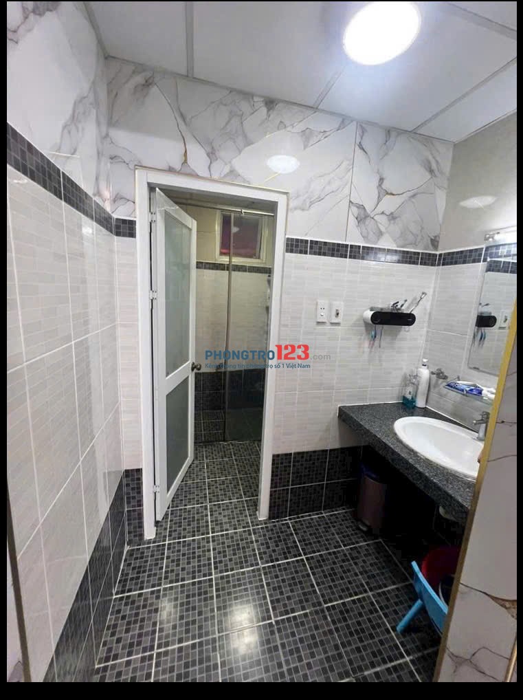 Cho thuê căn 2p ngủ, đủ nội thất giá 9tr, C/c Tân Hương, Tân Phú