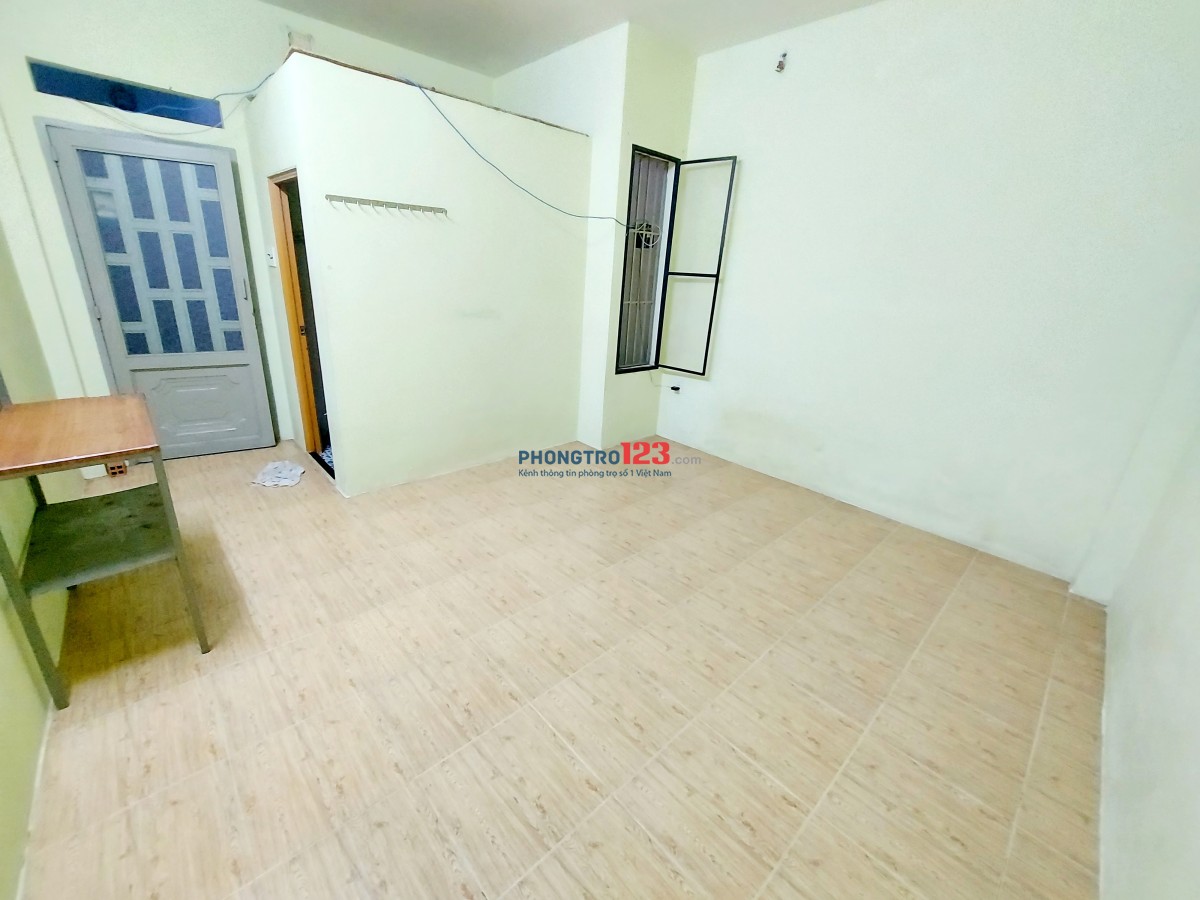 PHÒNG TRỌ CÓ BAN CÔNG TOLLET RIÊNG RỘNG SẠCH