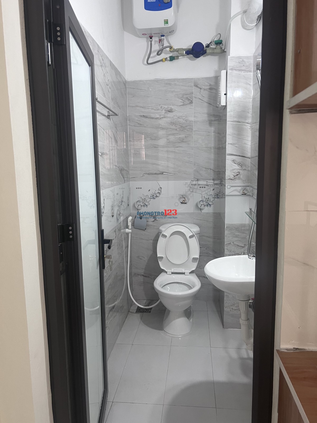 4tr Cho thuê phòng ngõ 43 gần cấp 1 Cổ Nhuế