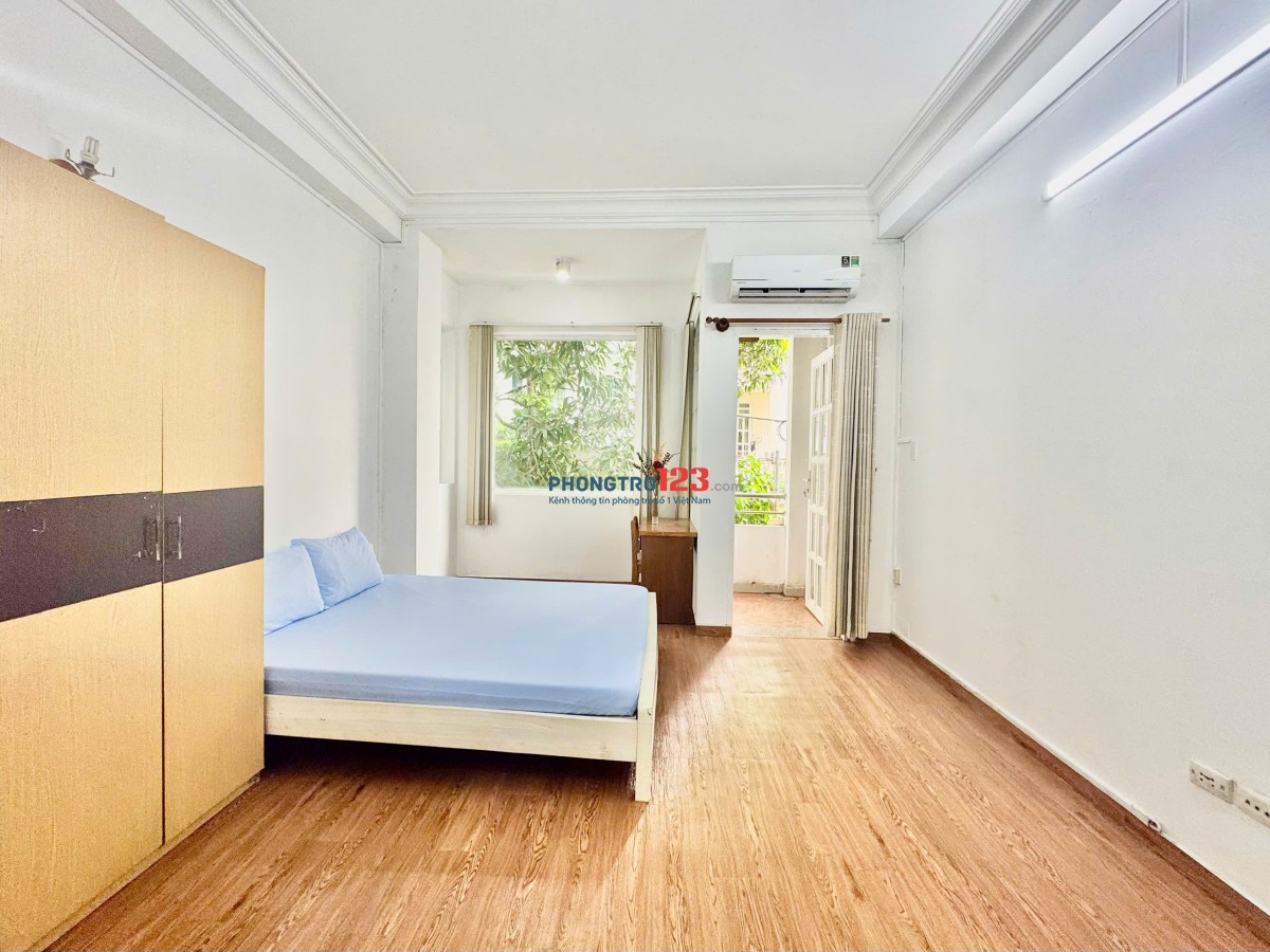 Ban công cửa sổ thoáng mát tại Đào Duy Anh- cạnh đường Hồ Văn Huê