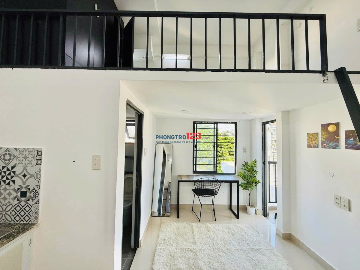 Phòng xinh dạng duplex có ban công, cửa sổ trời cực thoáng