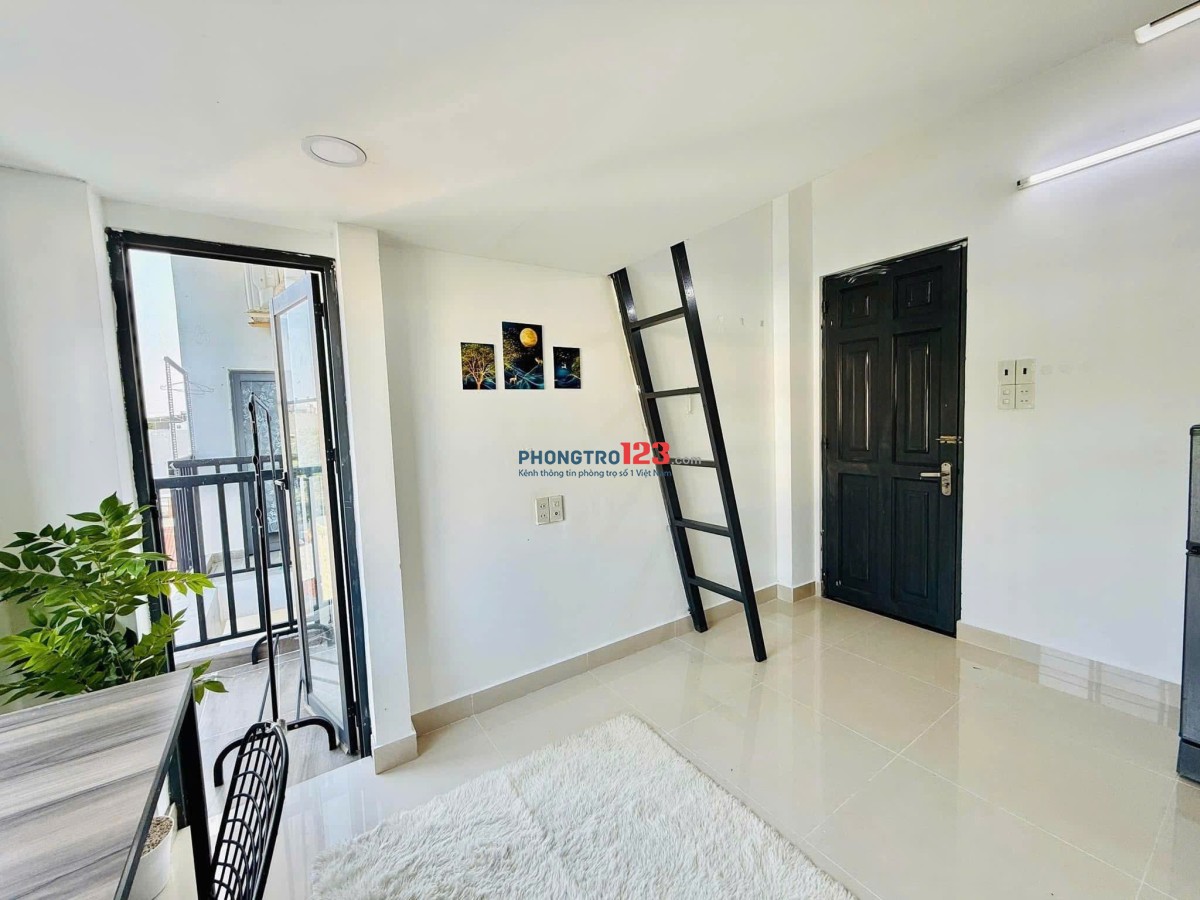 Phòng xinh dạng duplex có ban công, cửa sổ trời cực thoáng
