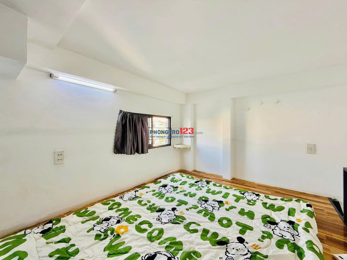 Phòng xinh dạng duplex có ban công, cửa sổ trời cực thoáng