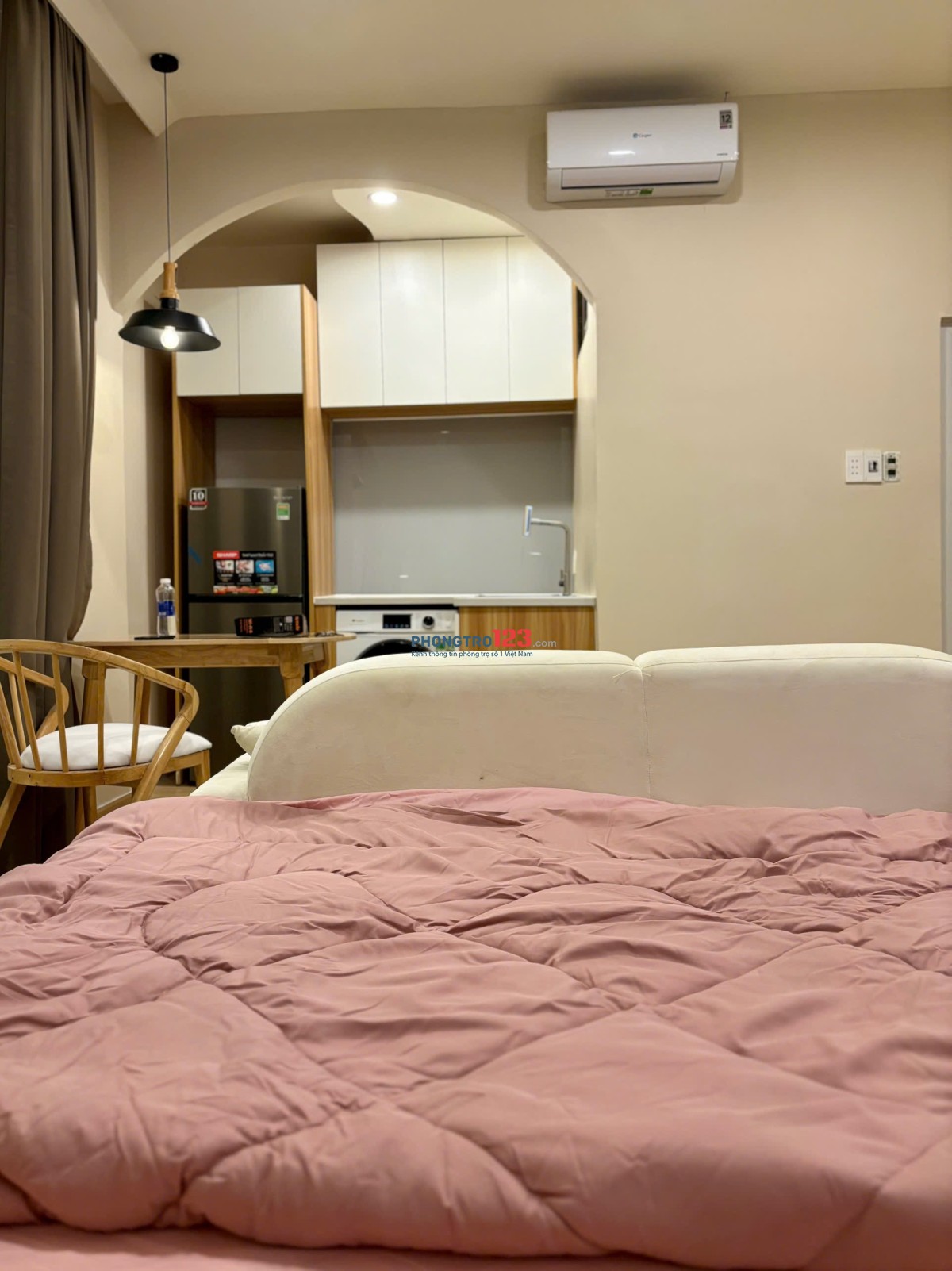 Cho thuê căn hộ studio Quận 10 Ban công rộng, gần Vạn Hạnh Mall, Đh Bách Khoa, Huflit,…