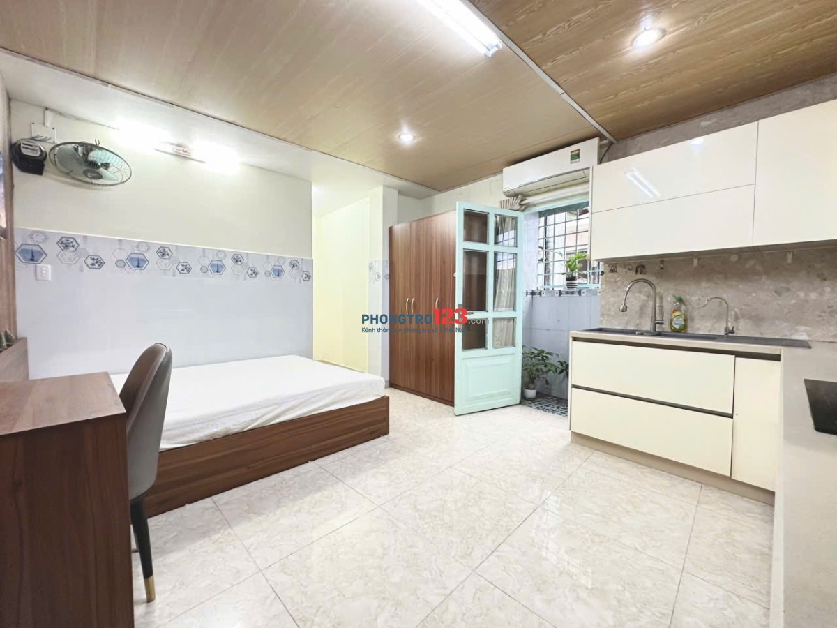 CĂN STUDIO GỖ ẤM CÚNG - CÓ HÚT MÙI, SÂN SAU - CMT8 QUẬN 3