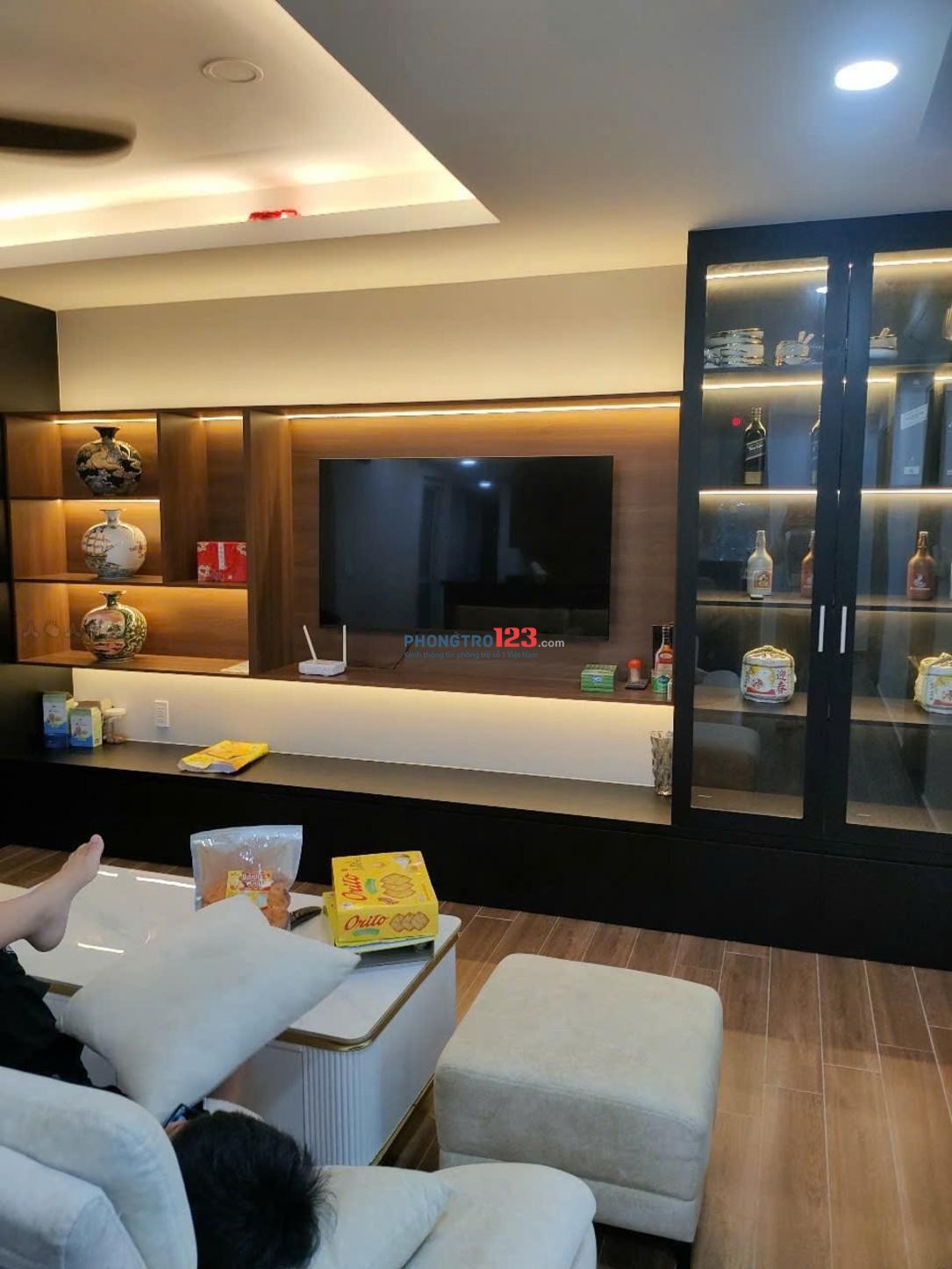 Căn hộ Oriental Plaza, Tân Phú căn 2p ngủ full nội thất giá 12,5tr