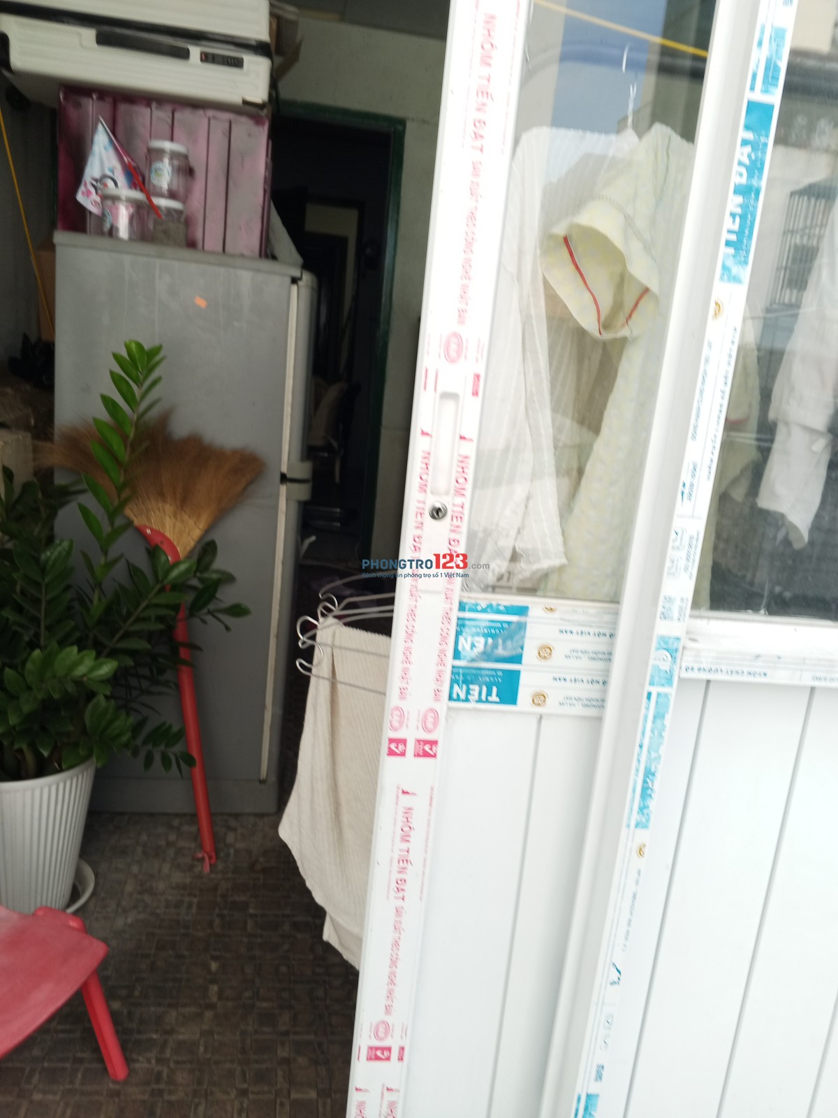 Cho thuê phòng rộng 40m2, bacon trồng cây, thoáng.