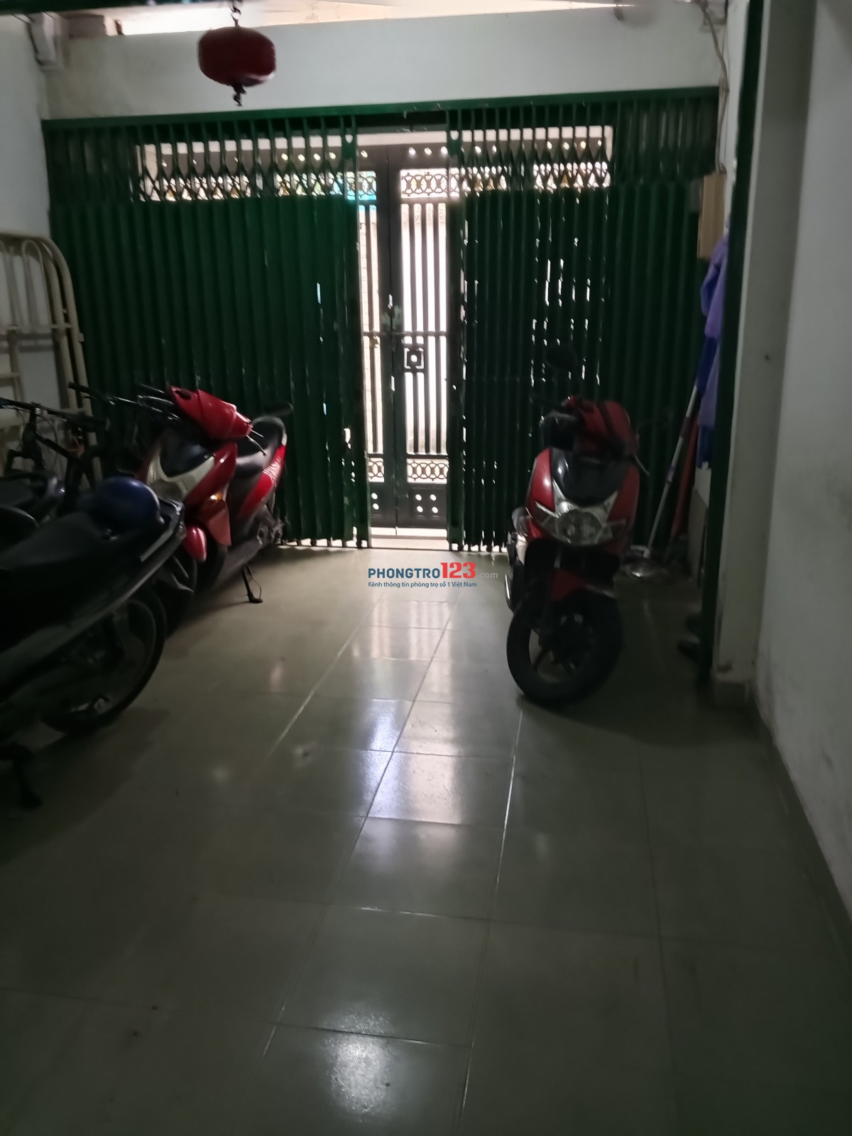 Cho thuê phòng rộng 40m2, bacon trồng cây, thoáng.