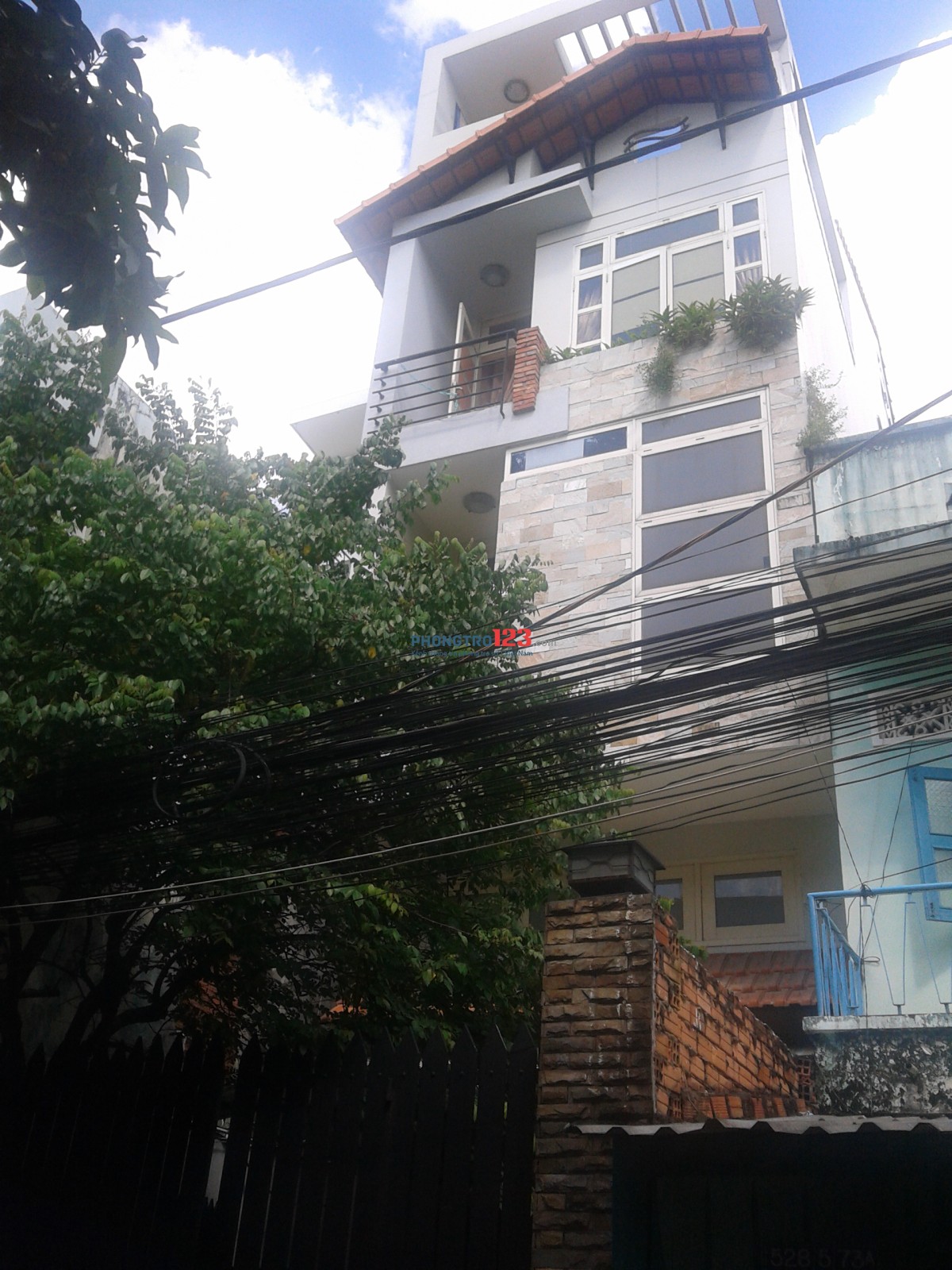 Phòng quận 10 dt 24 m2. đủ tiện nghi . 4tr/th