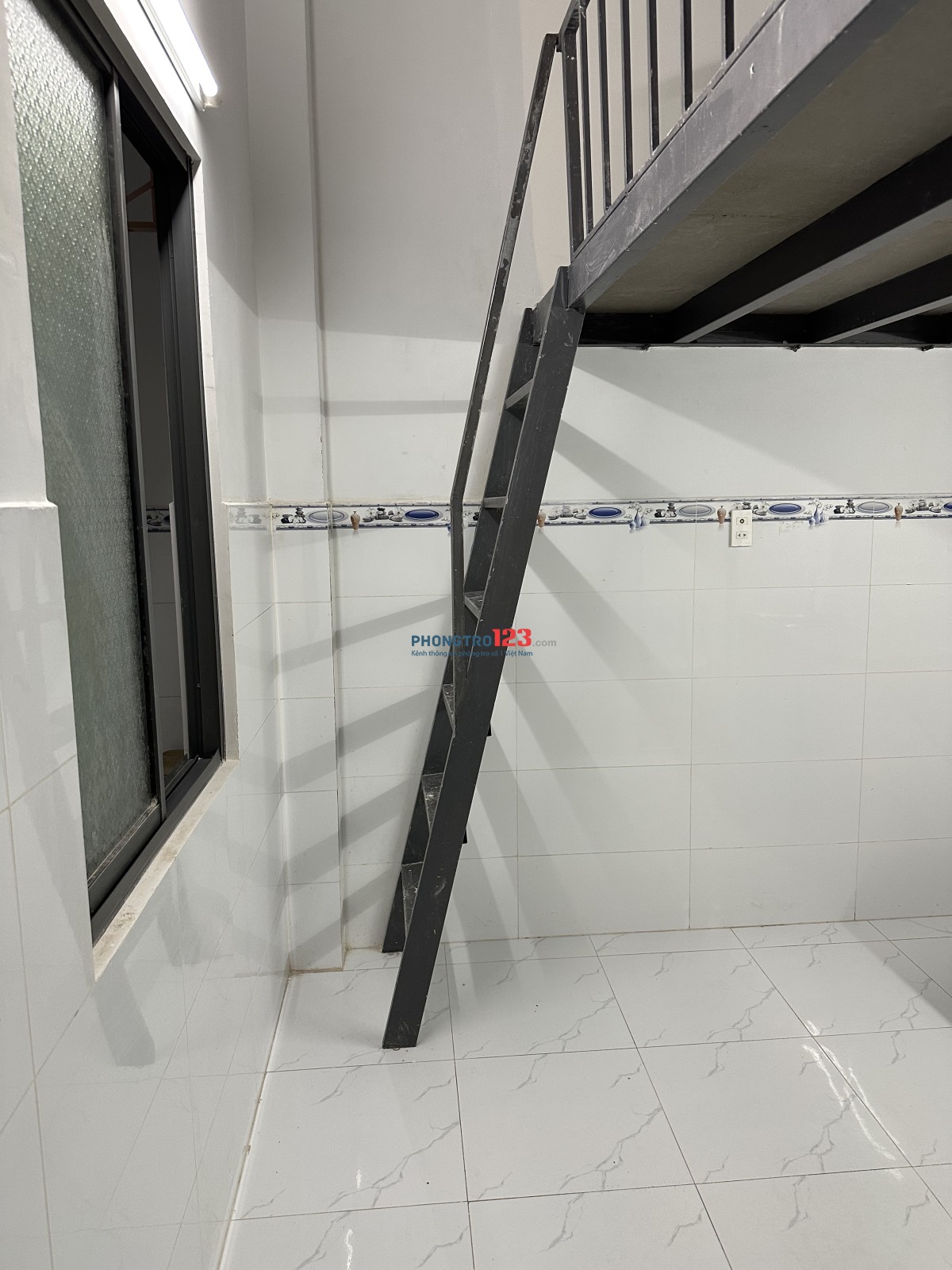 CHO THUÊ PHÒNG TRỌ HẼM 1135 Sạch sẽ thoáng mát phòng mới