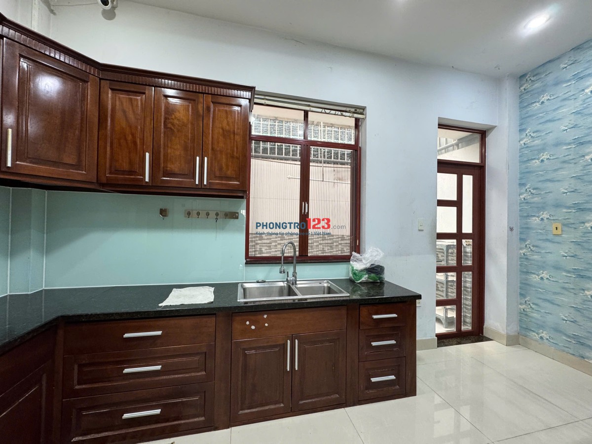 Căn hộ cho thuê 1 phòng ngủ rộng 40m2 ban công giá 6triệu đối diện Đh rmit, Tdtu quận 7