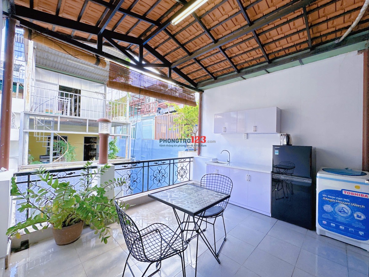 Cho thuê căn hộ full nội thất tách bếp có ban công Q1 - gần chợ Bến Thành, CV Tao Đàn,Đh UEH, Đh HUB