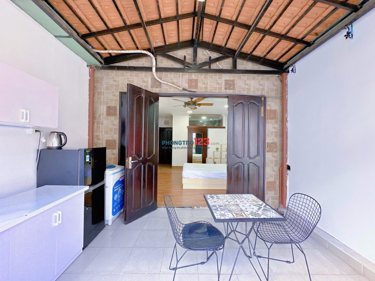 Cho thuê căn hộ full nội thất tách bếp có ban công Q1 - gần chợ Bến Thành, CV Tao Đàn,Đh UEH, Đh HUB