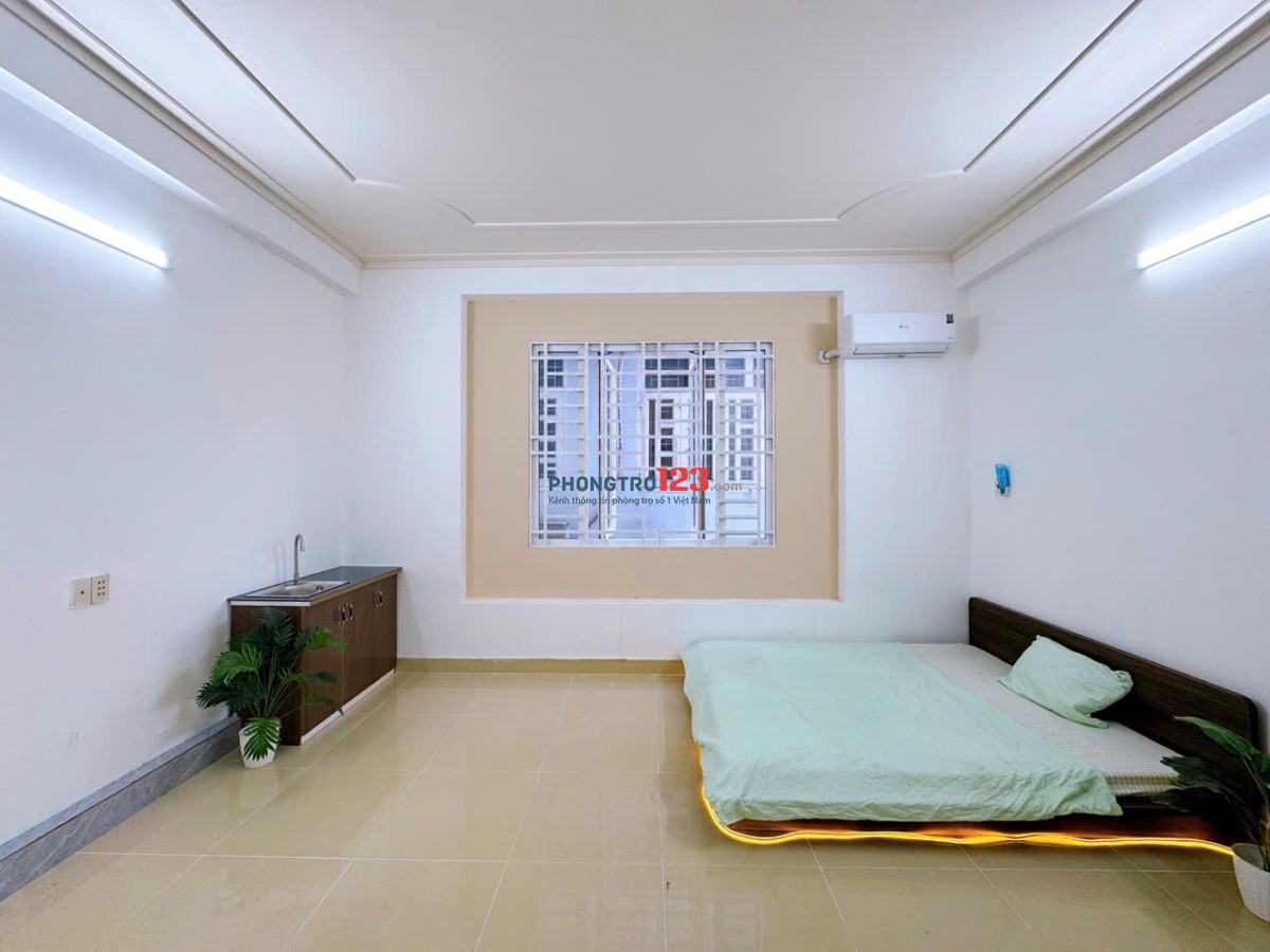 Phòng studio siêu rộng, cửa sổ trời thoáng sáng, gần trường ĐH NTT