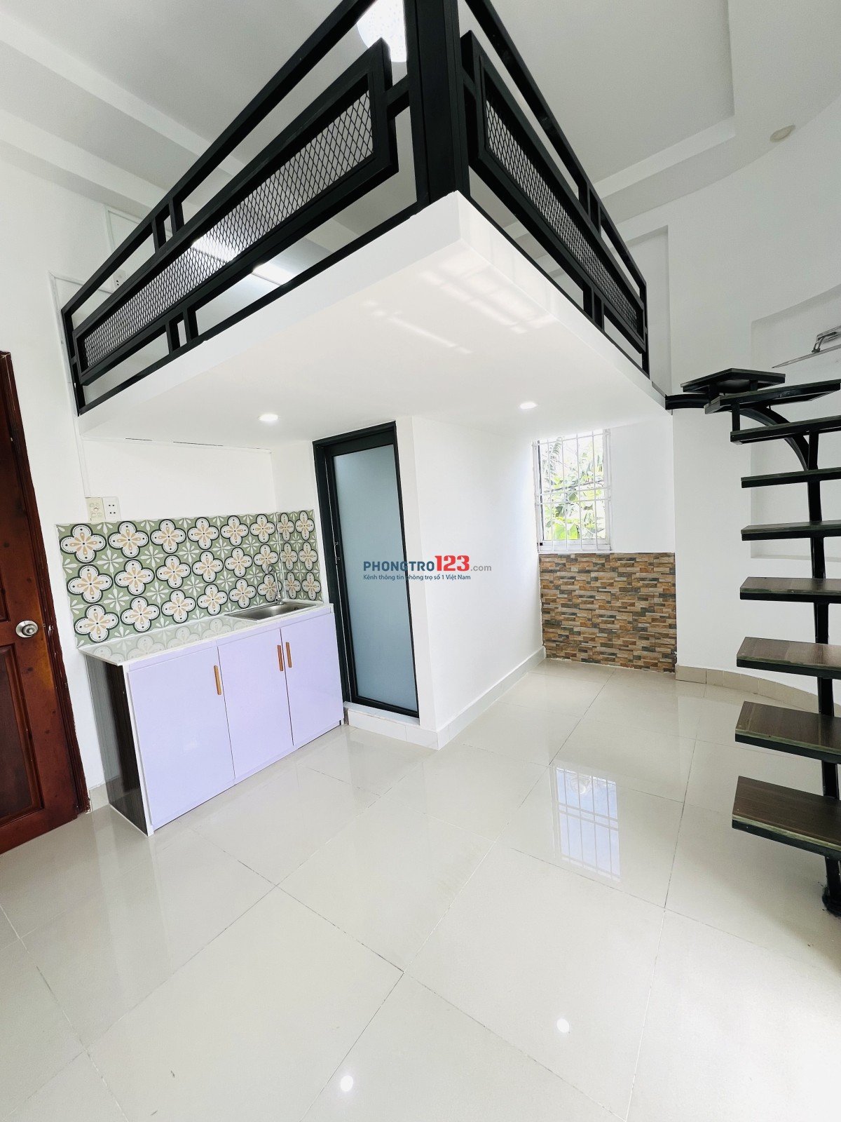 Nhà mới duplex bancon cửa sổ ở ngay