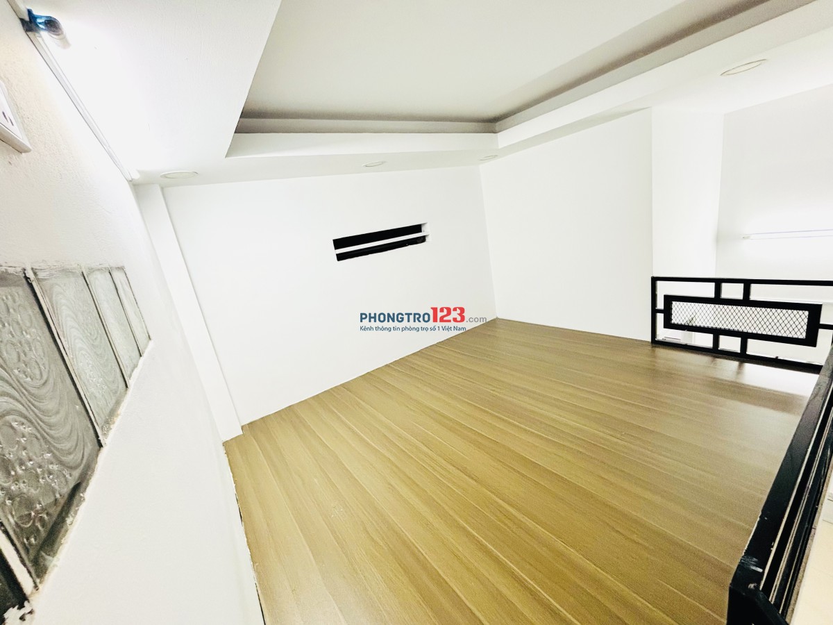 Nhà mới duplex bancon cửa sổ ở ngay