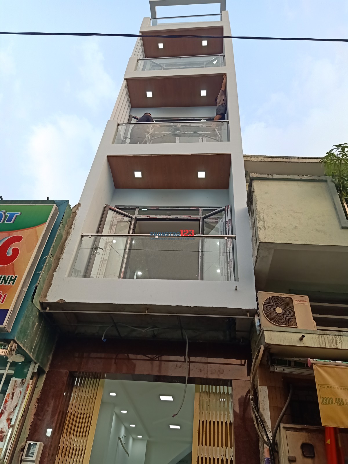 Mặt bằng thoáng có sân 4m để xe tiện lợi cho thuê