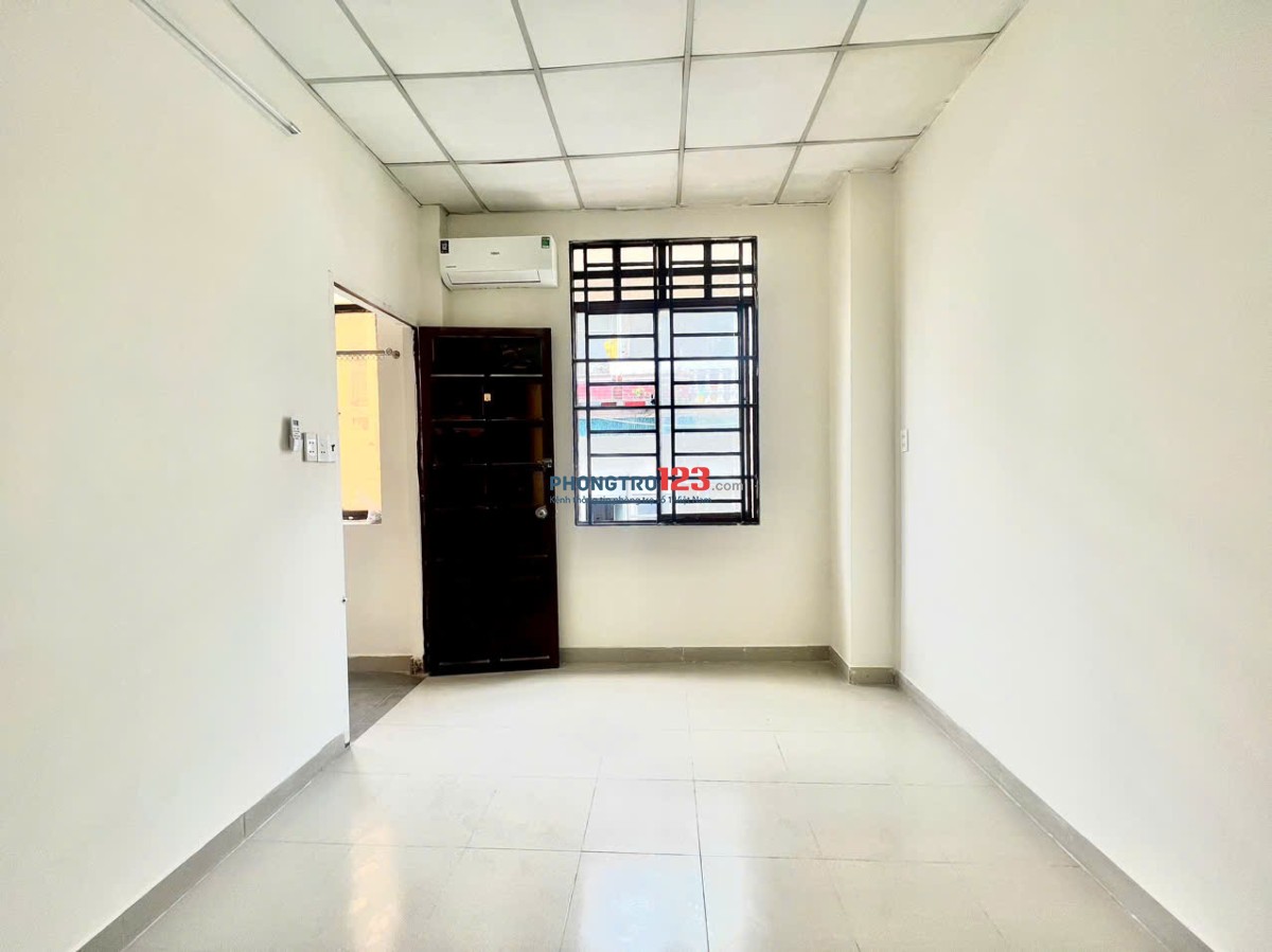 PHÒNG CHO THUÊ NỘI THẤT CƠ BẢN, CỬA SỔ THOÁNG MÁT ĐỐI DIỆN ETOWN CỘNG HOÀ