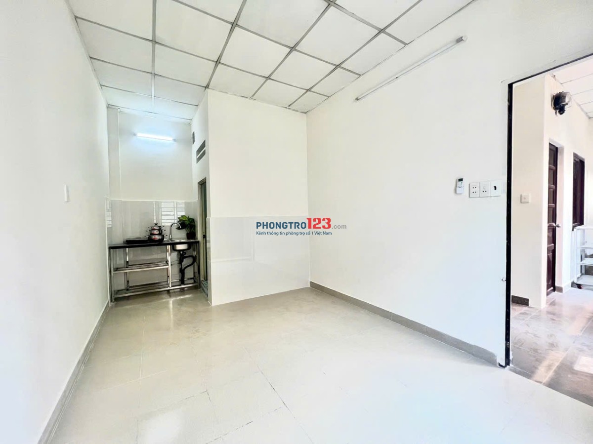 PHÒNG CHO THUÊ NỘI THẤT CƠ BẢN, CỬA SỔ THOÁNG MÁT ĐỐI DIỆN ETOWN CỘNG HOÀ