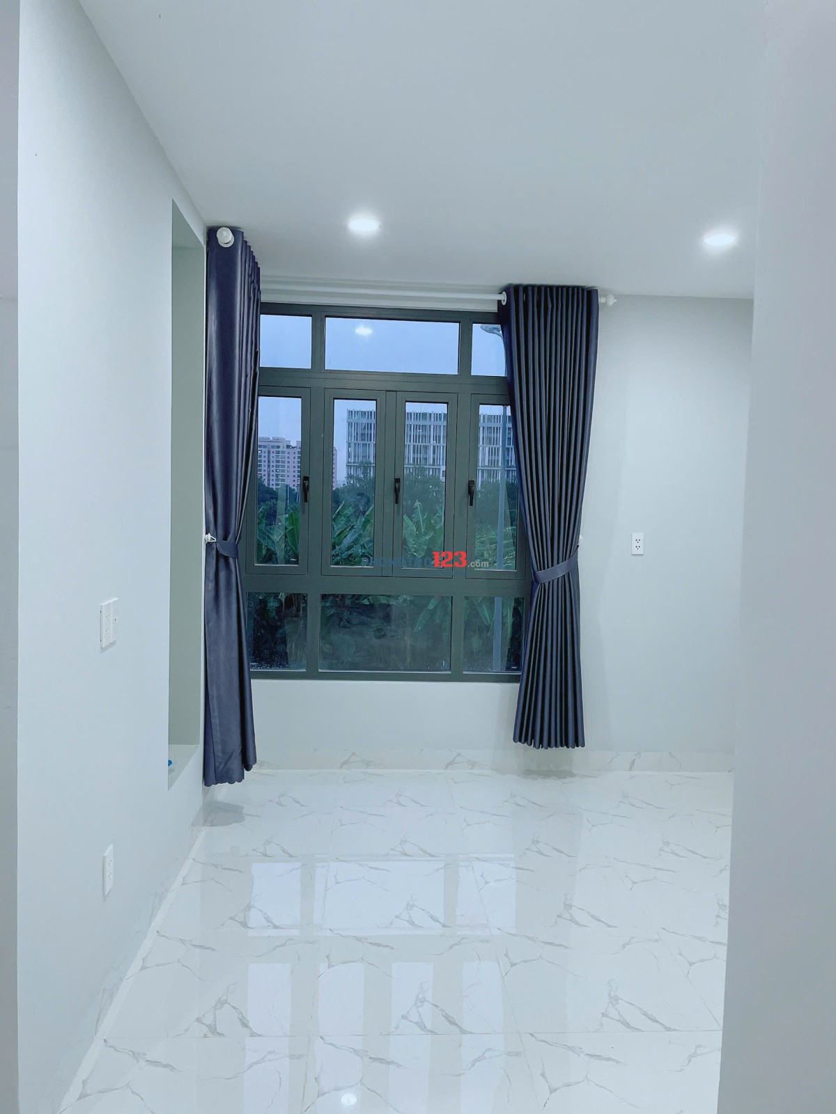 Chính chủ cho thuê phòng 30m2 ở KDC 13E Intresco đối diện ĐH Văn Hiến