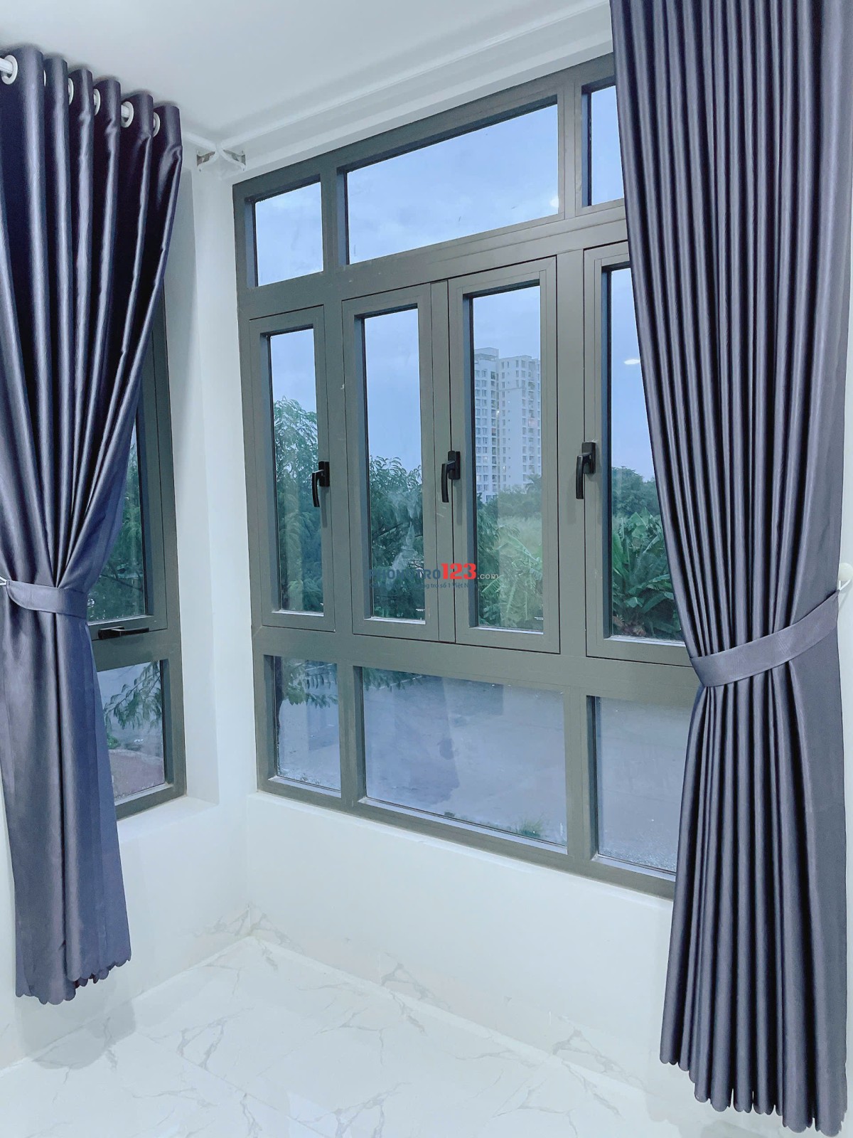 Chính chủ cho thuê phòng 30m2 ở KDC 13E Intresco đối diện ĐH Văn Hiến