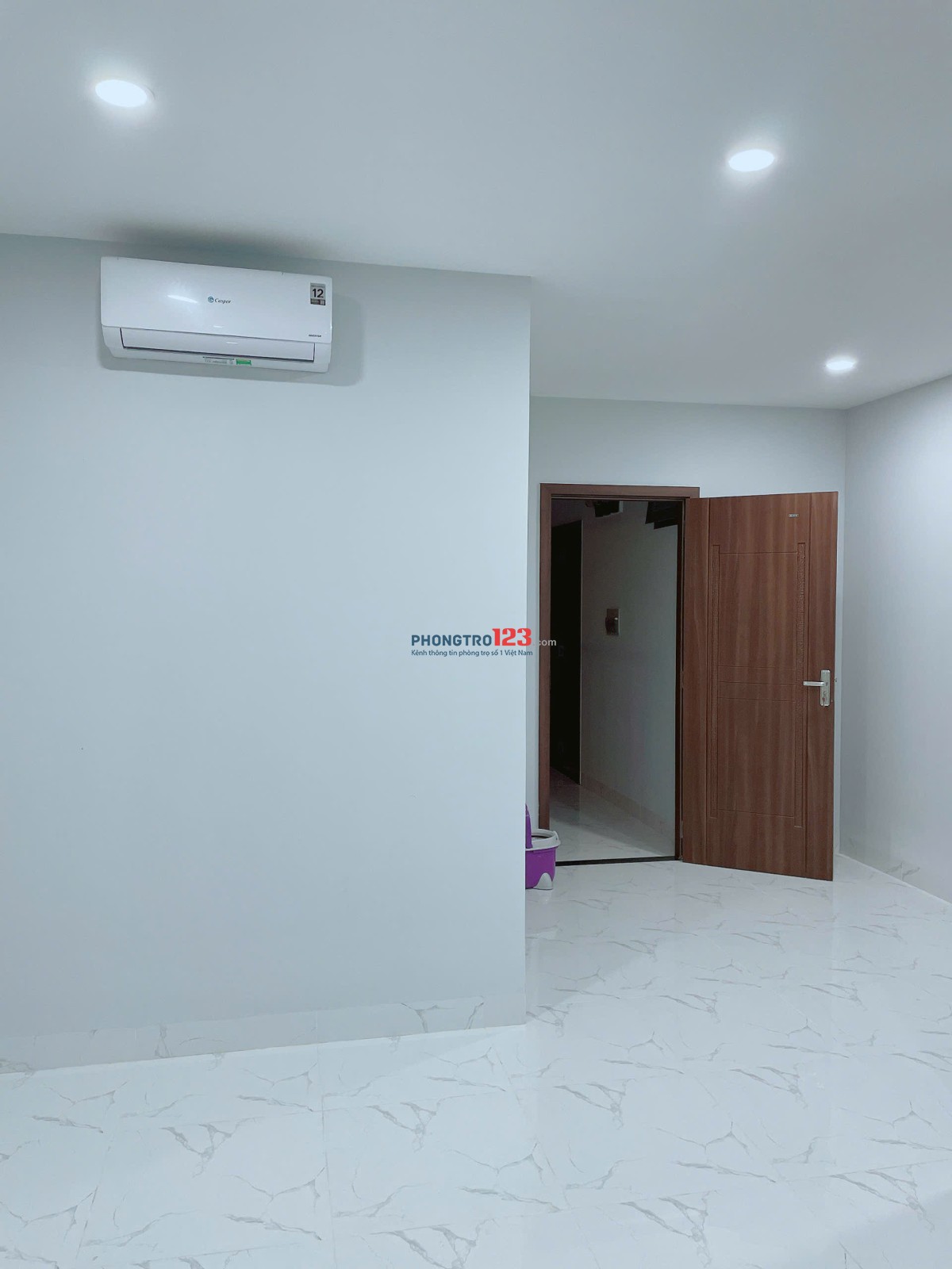 Chính chủ cho thuê phòng 30m2 ở KDC 13E Intresco đối diện ĐH Văn Hiến