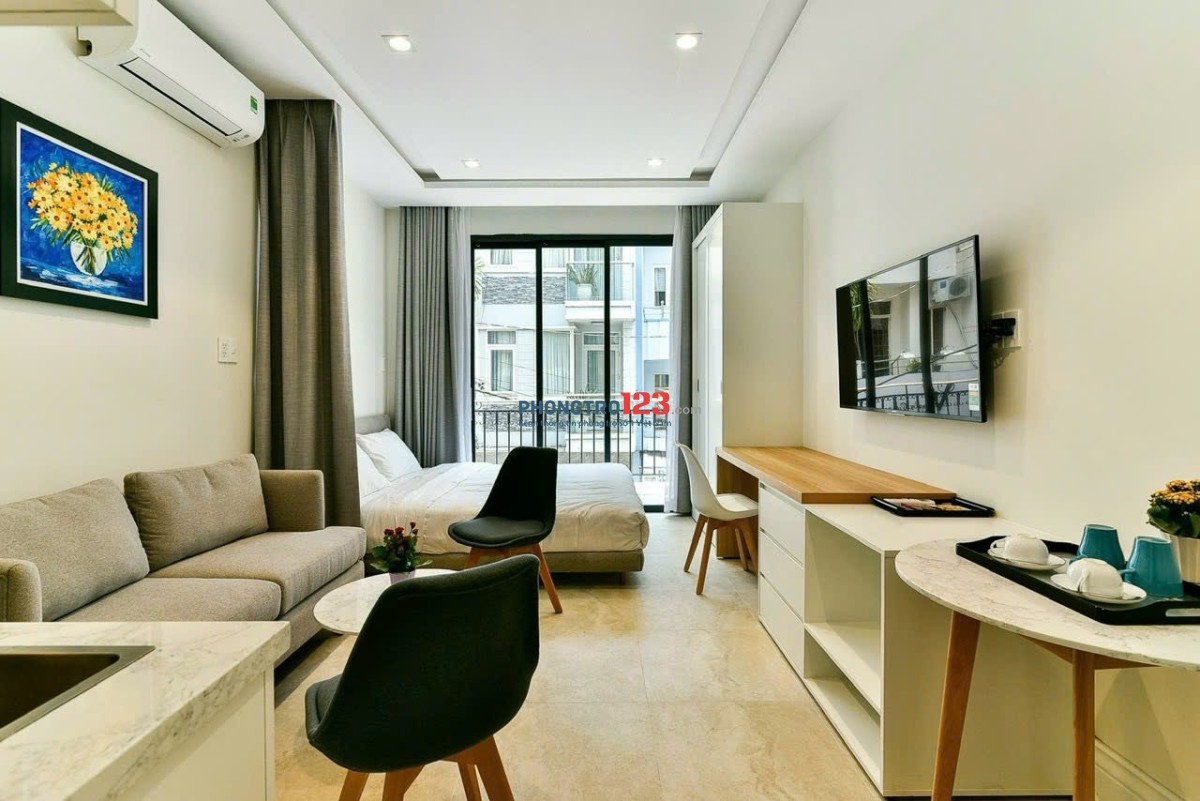 Căn hộ cao cấp ban công 40m2 thang máy gần chợ Bến Thành, Bùi Viện, PullMan, Smart View