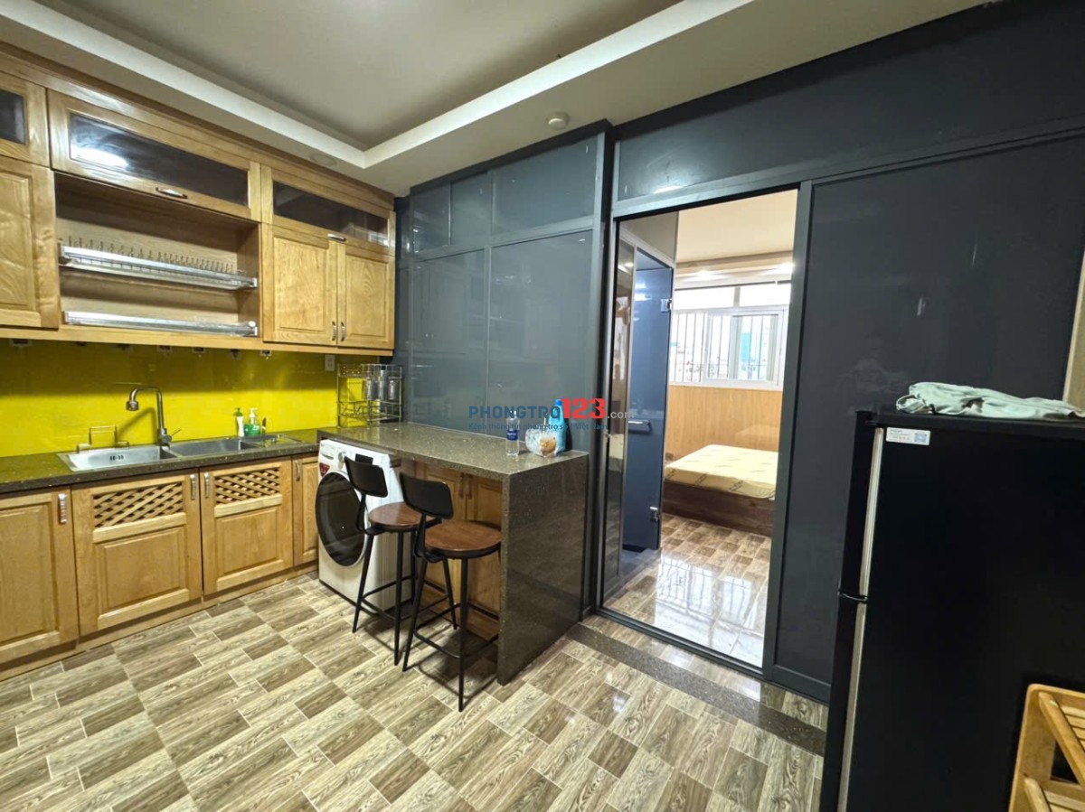 Căn hộ 1 Phòng Ngủ 45m2 Gần Bùi Viên, Cầu Ông Lãnh. Full nội thất cửa sổ view bitexco thang máy