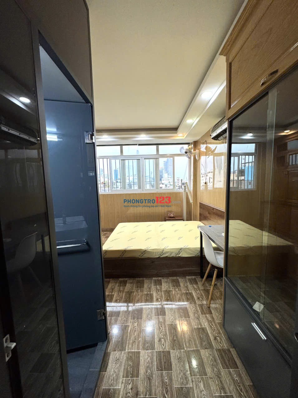 Căn hộ 1 Phòng Ngủ 45m2 Gần Bùi Viên, Cầu Ông Lãnh. Full nội thất cửa sổ view bitexco thang máy
