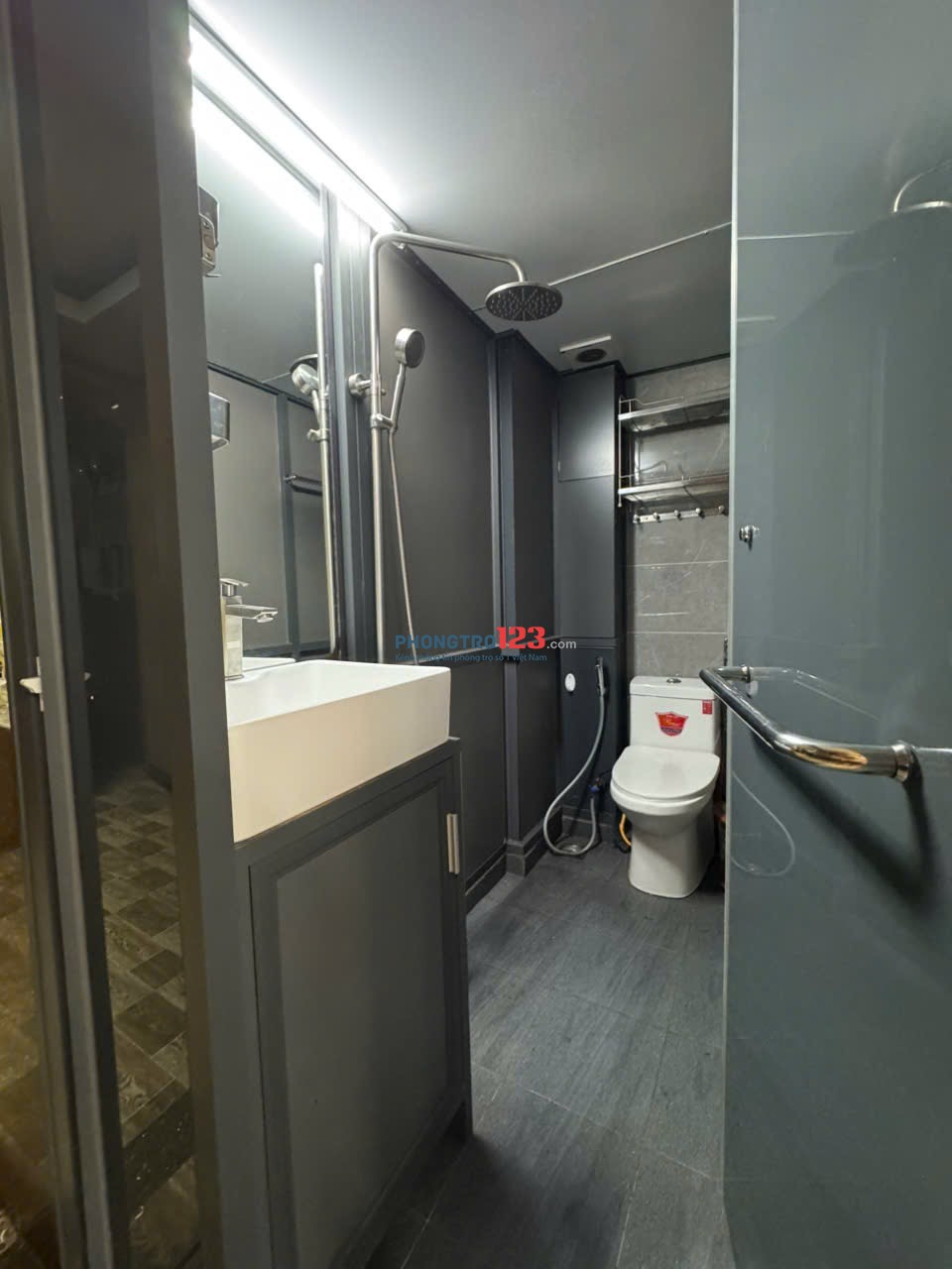 Căn hộ 1 Phòng Ngủ 45m2 Gần Bùi Viên, Cầu Ông Lãnh. Full nội thất cửa sổ view bitexco thang máy