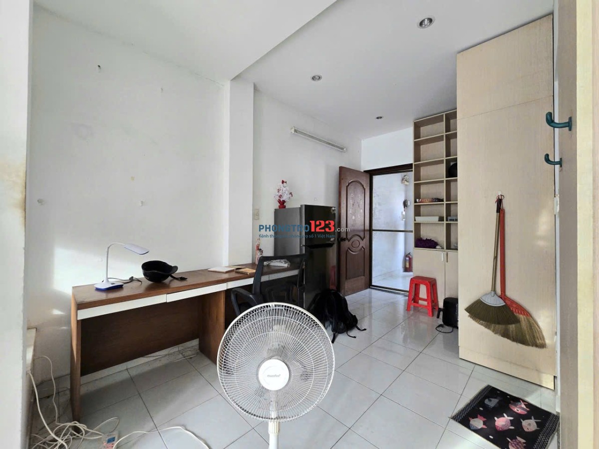 Trọ quận 1 gần Bùi Viên, Chợ Bến Thành, VLU. Full nội thất, ban công to cho nuôi pet