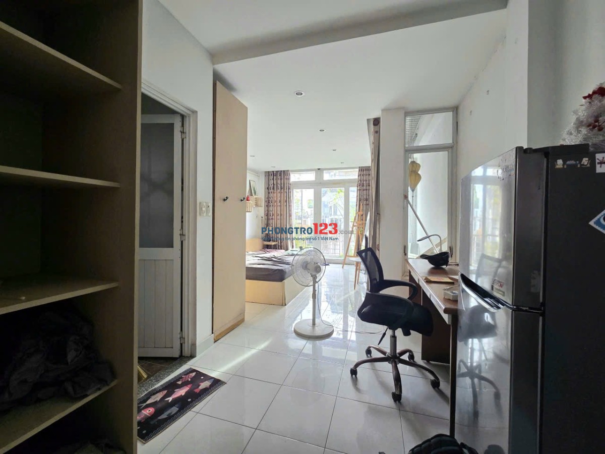 Trọ quận 1 gần Bùi Viên, Chợ Bến Thành, VLU. Full nội thất, ban công to cho nuôi pet