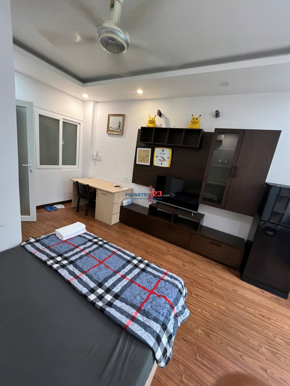 Căn hộ studio rộng 40m2 full nội thất ban công gần sân bay tân sơn nhất ga t3 lăng cha cả