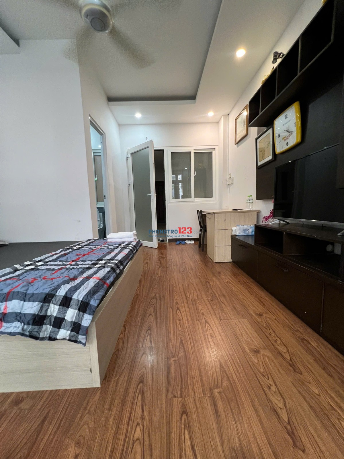 Căn hộ studio rộng 40m2 full nội thất ban công gần sân bay tân sơn nhất ga t3 lăng cha cả