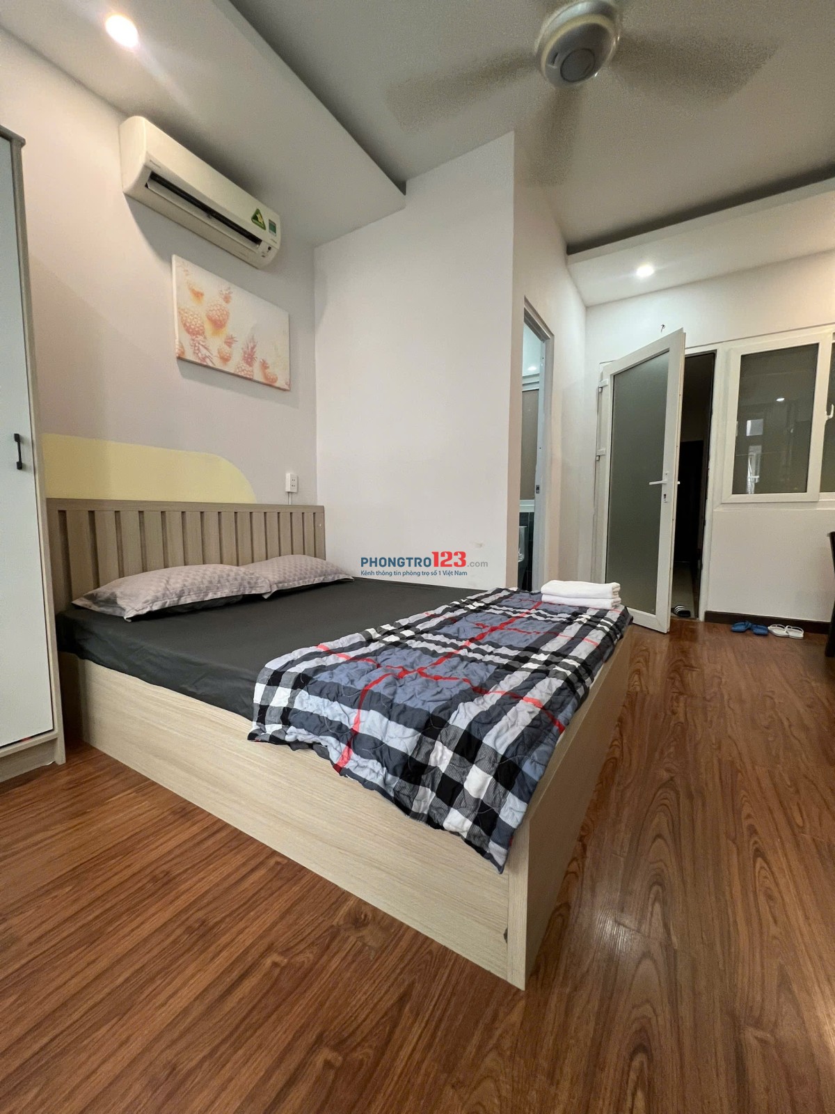 Căn hộ studio rộng 40m2 full nội thất ban công gần sân bay tân sơn nhất ga t3 lăng cha cả