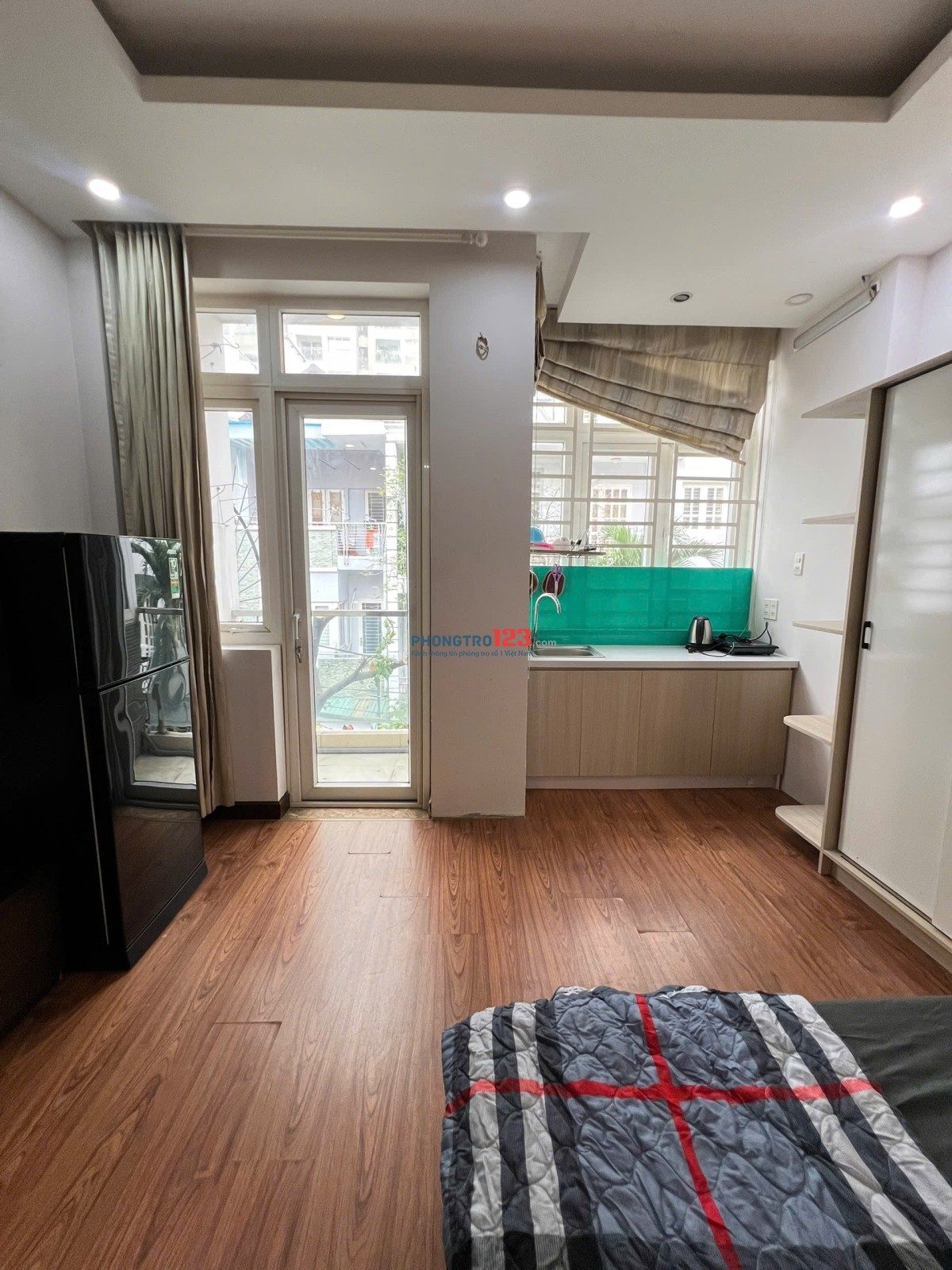 Căn hộ studio rộng 40m2 full nội thất ban công gần sân bay tân sơn nhất ga t3 lăng cha cả