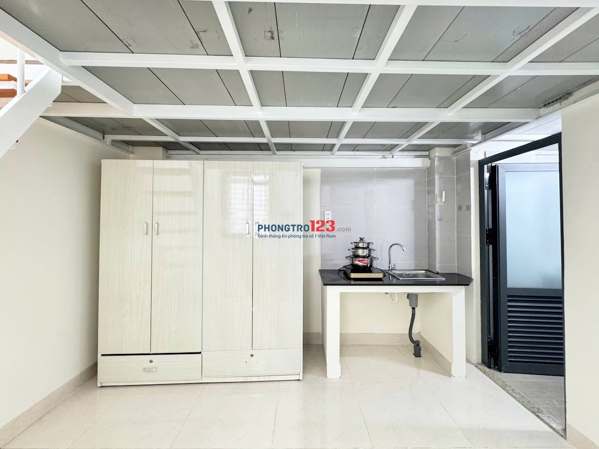 Duplex tiện nghi cửa sổ đón nắng-Thép Mới ngay chợ Hoàng Hoa Thám